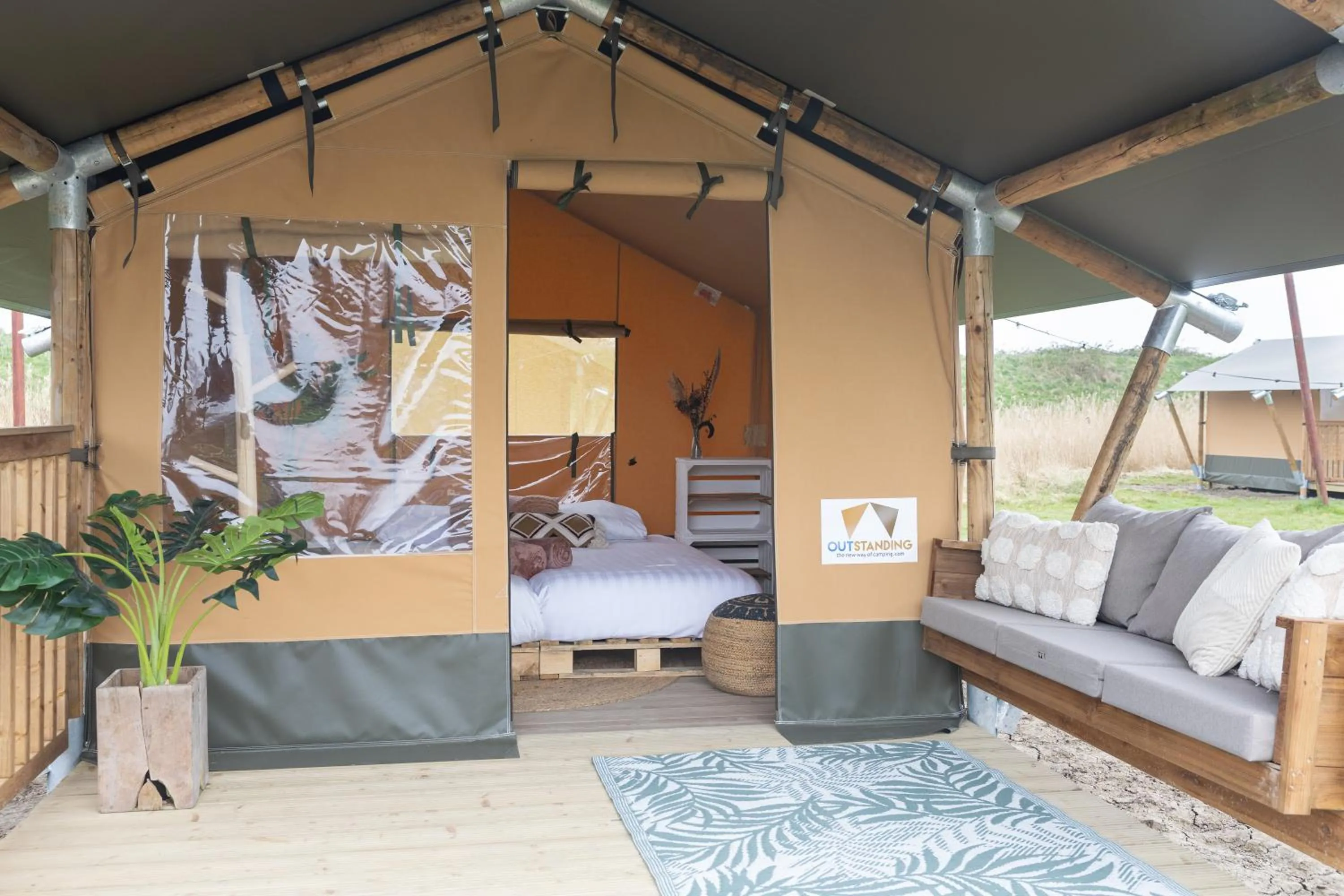 Balcony/Terrace, Bed in TinyParks Cast Away