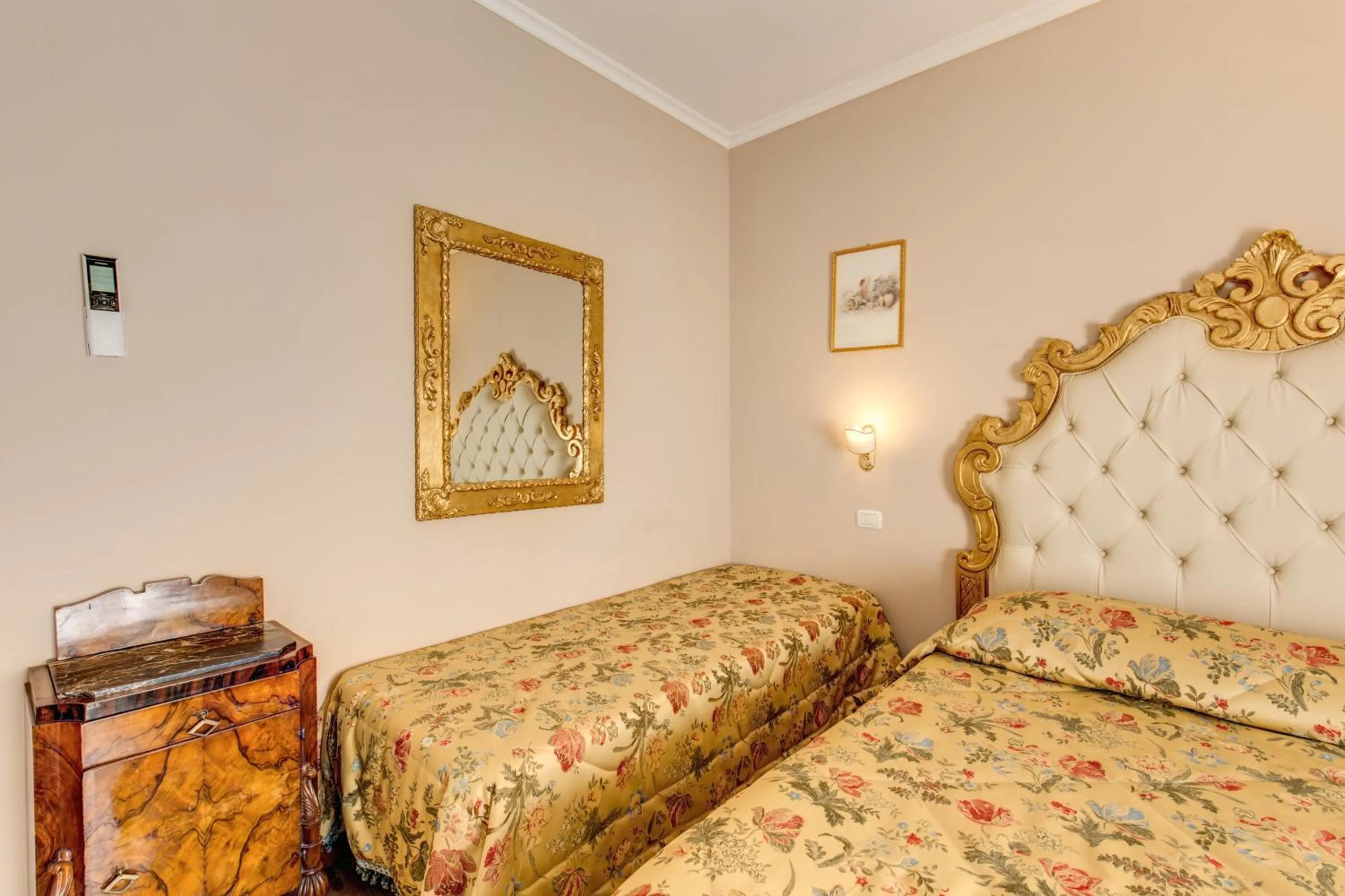 Photo of the whole room, Bed in La Reggia dei Principi