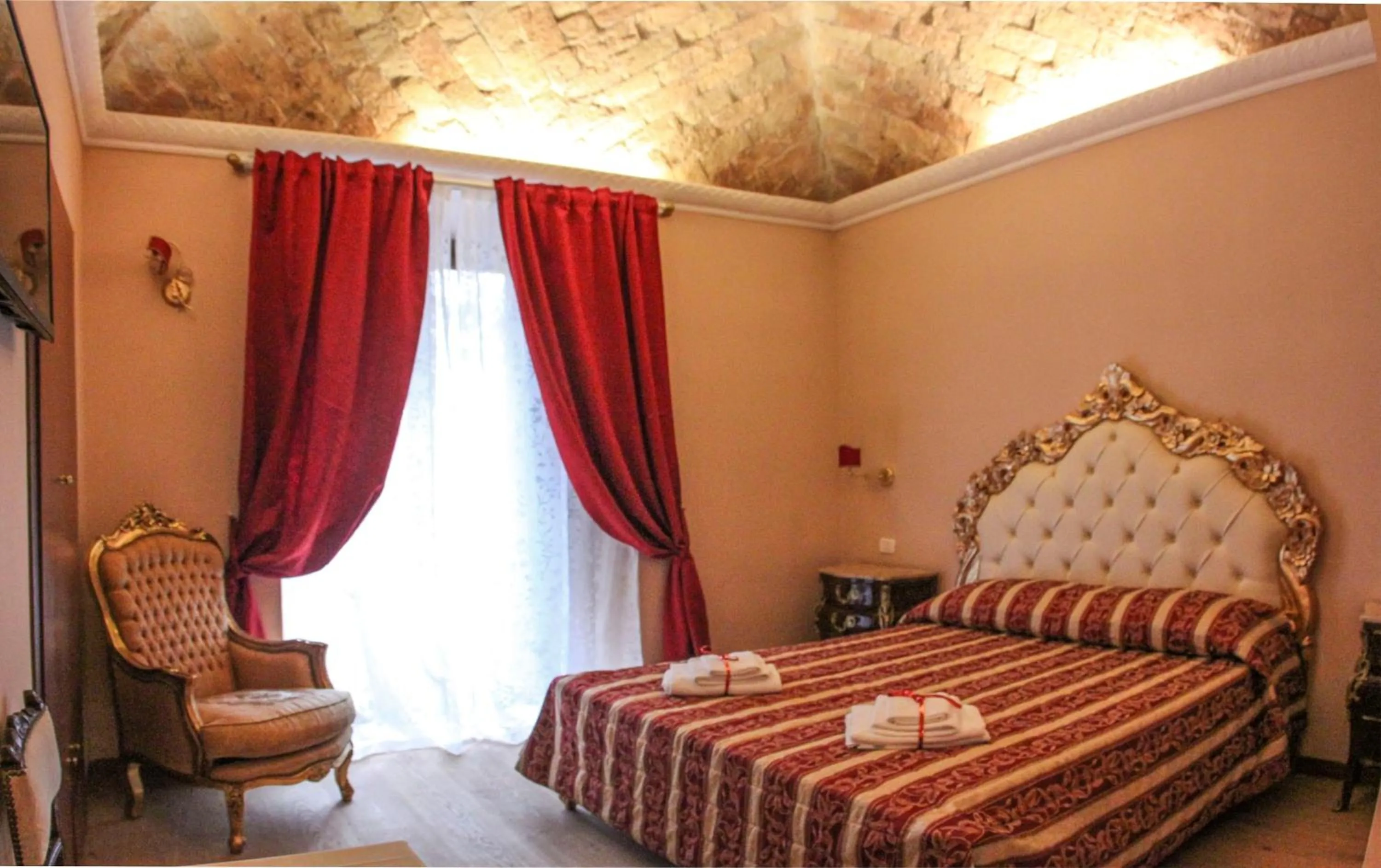 Photo of the whole room, Bed in La Reggia dei Principi