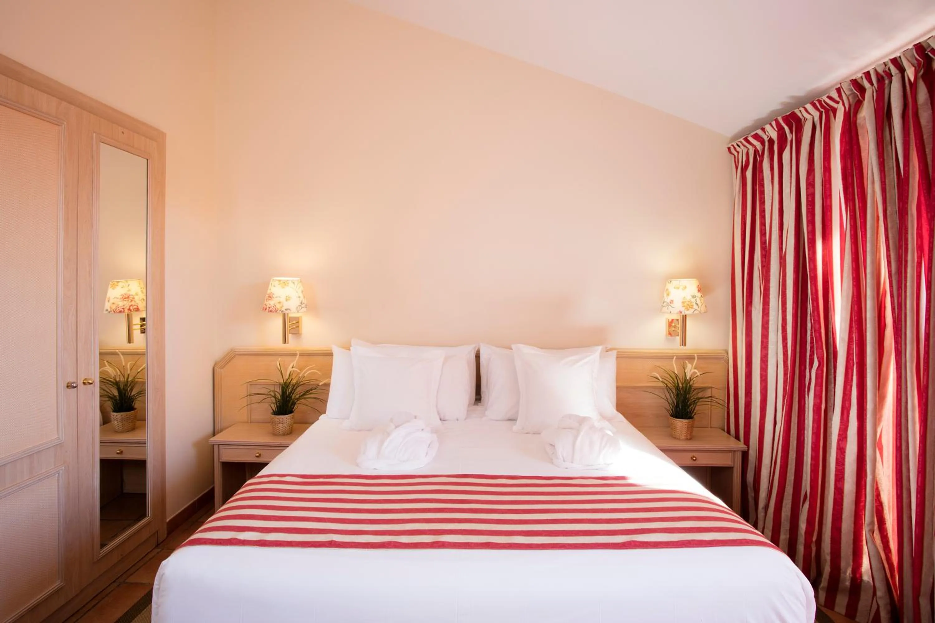 Bedroom, Bed in Luna Club Hotel Yoga & Spa 4Sup