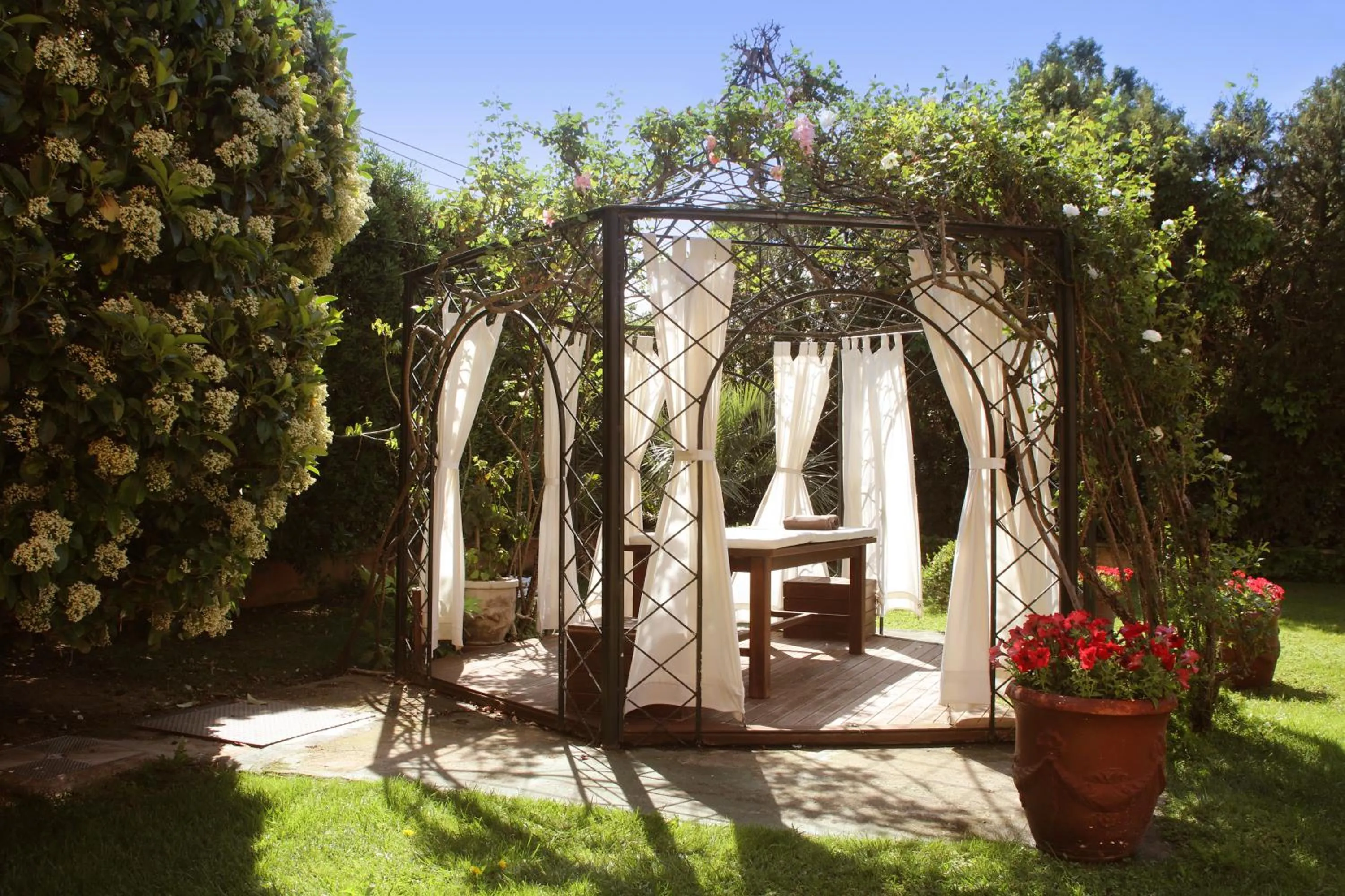 Garden in Luna Club Hotel Yoga & Spa 4Sup