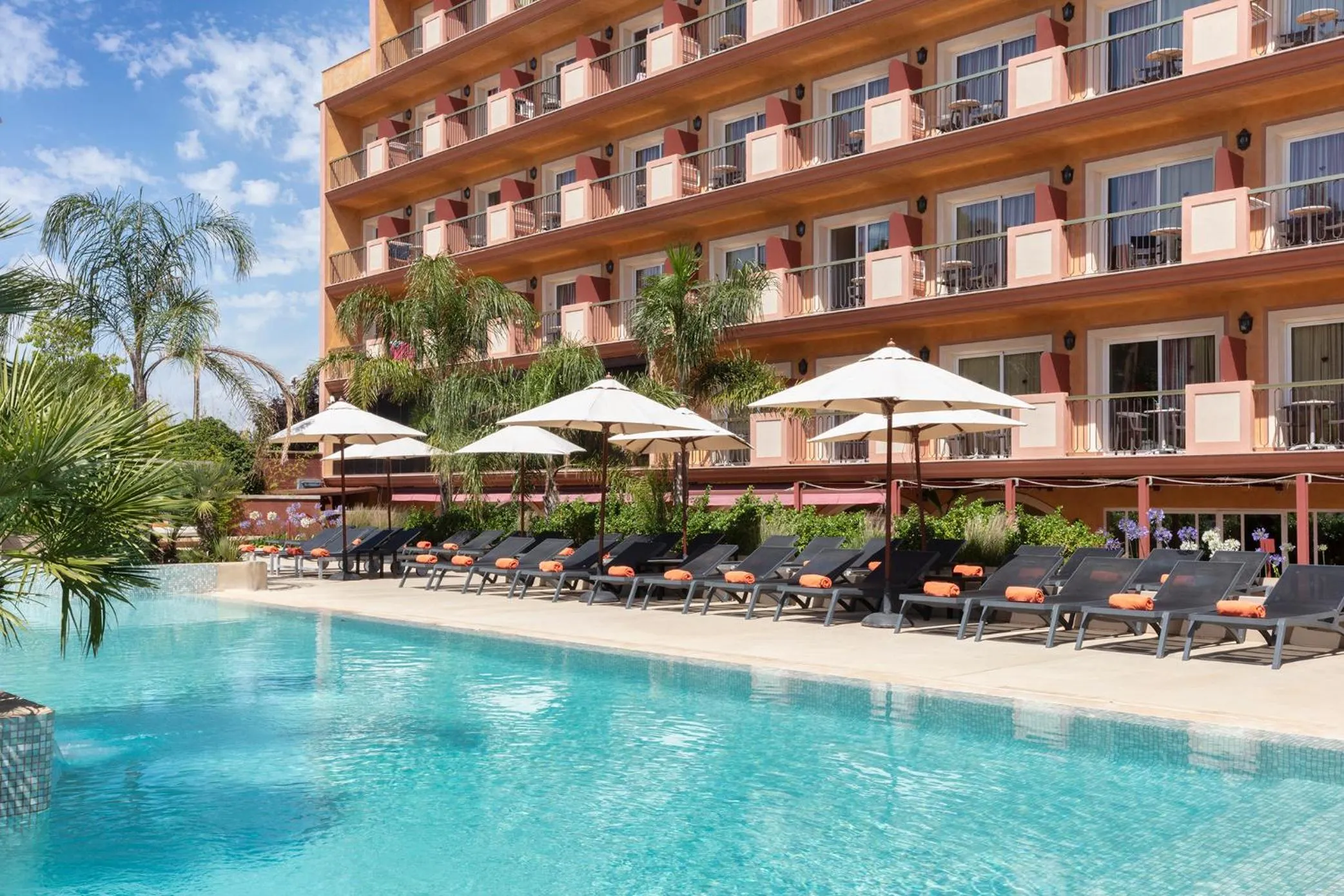 Property building in Luna Park Hotel Yoga & Spa