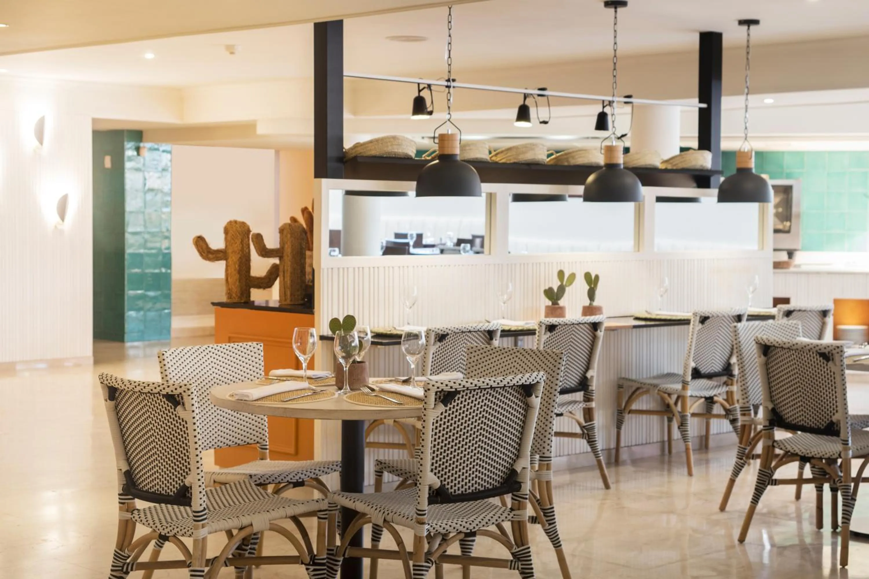 Restaurant/places to eat in Luna Park Hotel Yoga & Spa