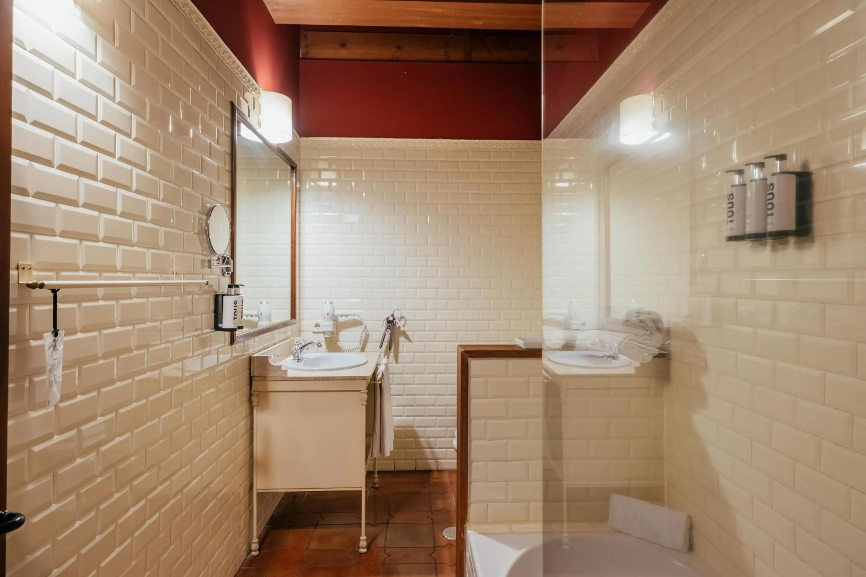 Toilet in Hotel Cetina Palacio Ayala Berganza