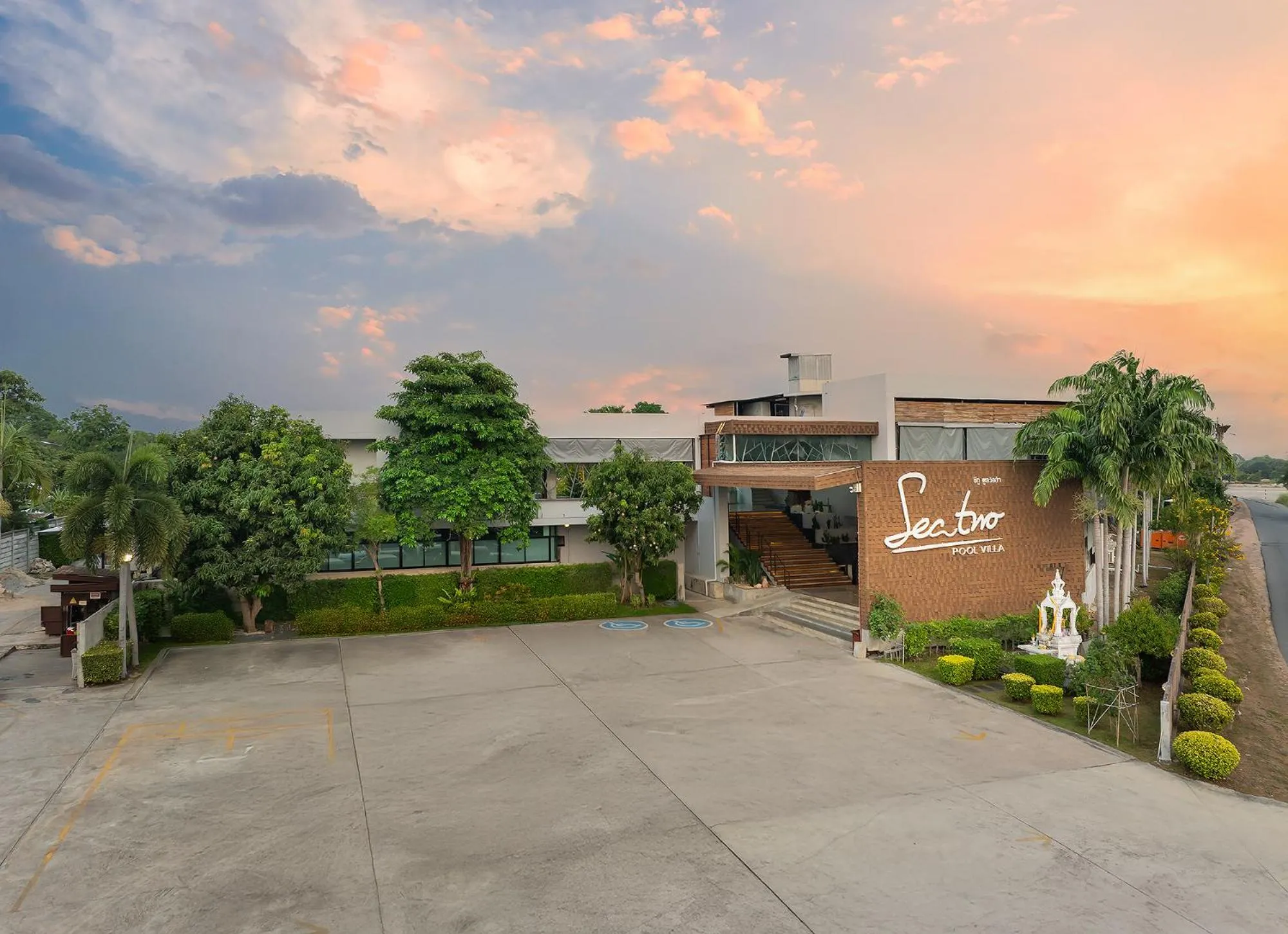 Facade/entrance in Sunday Sea Two Pool Villa Pattaya