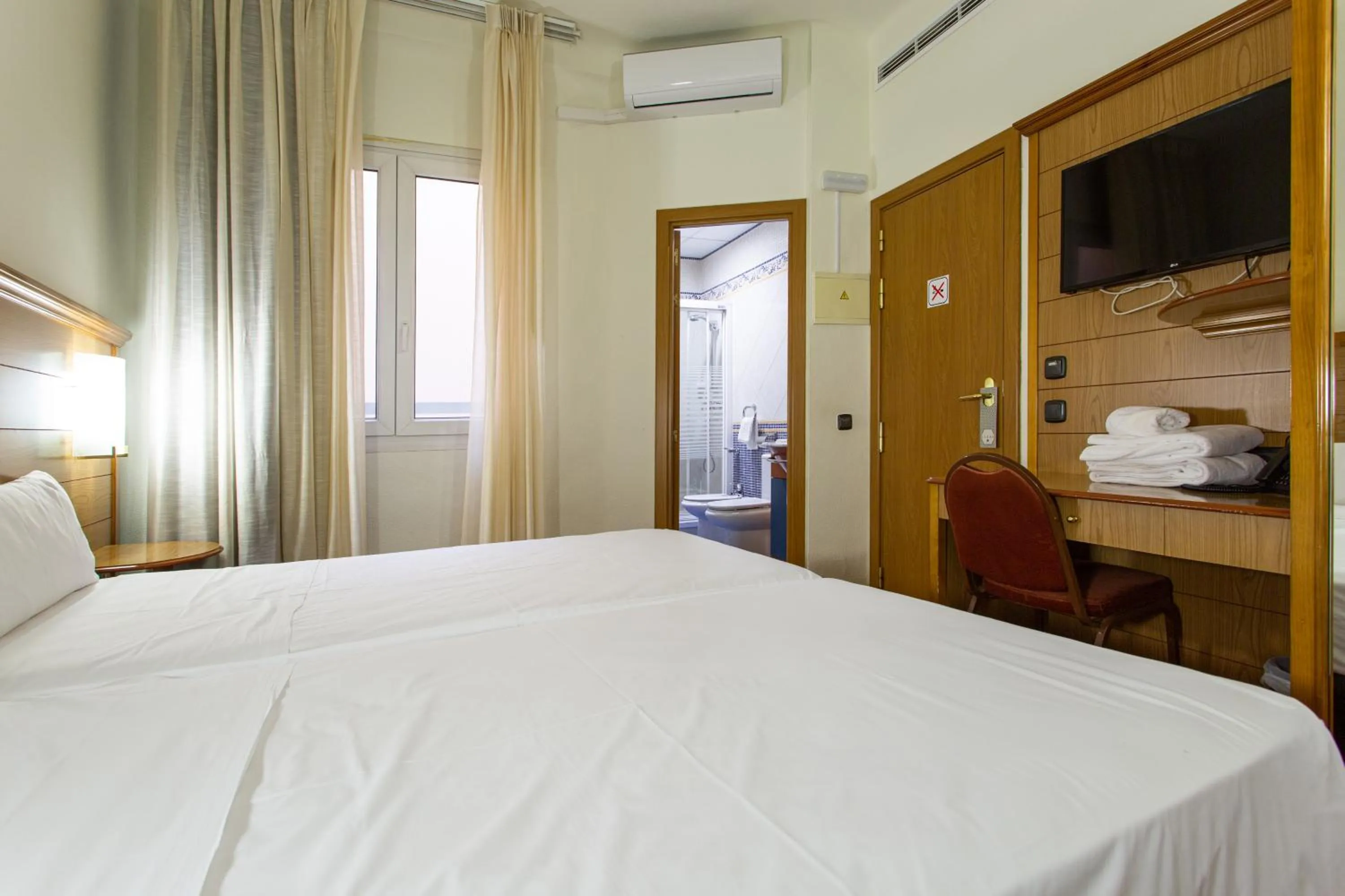 Bed in Negresco Gran Via