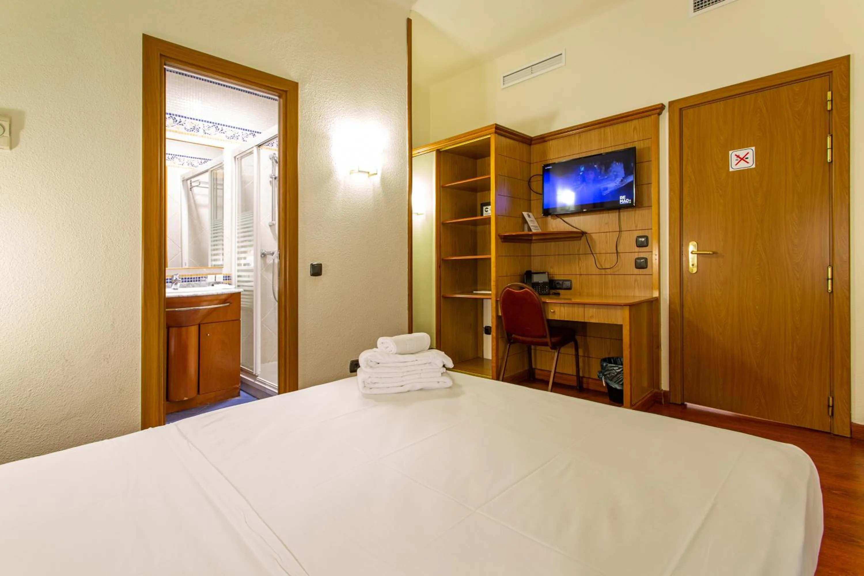 Bed in Negresco Gran Via