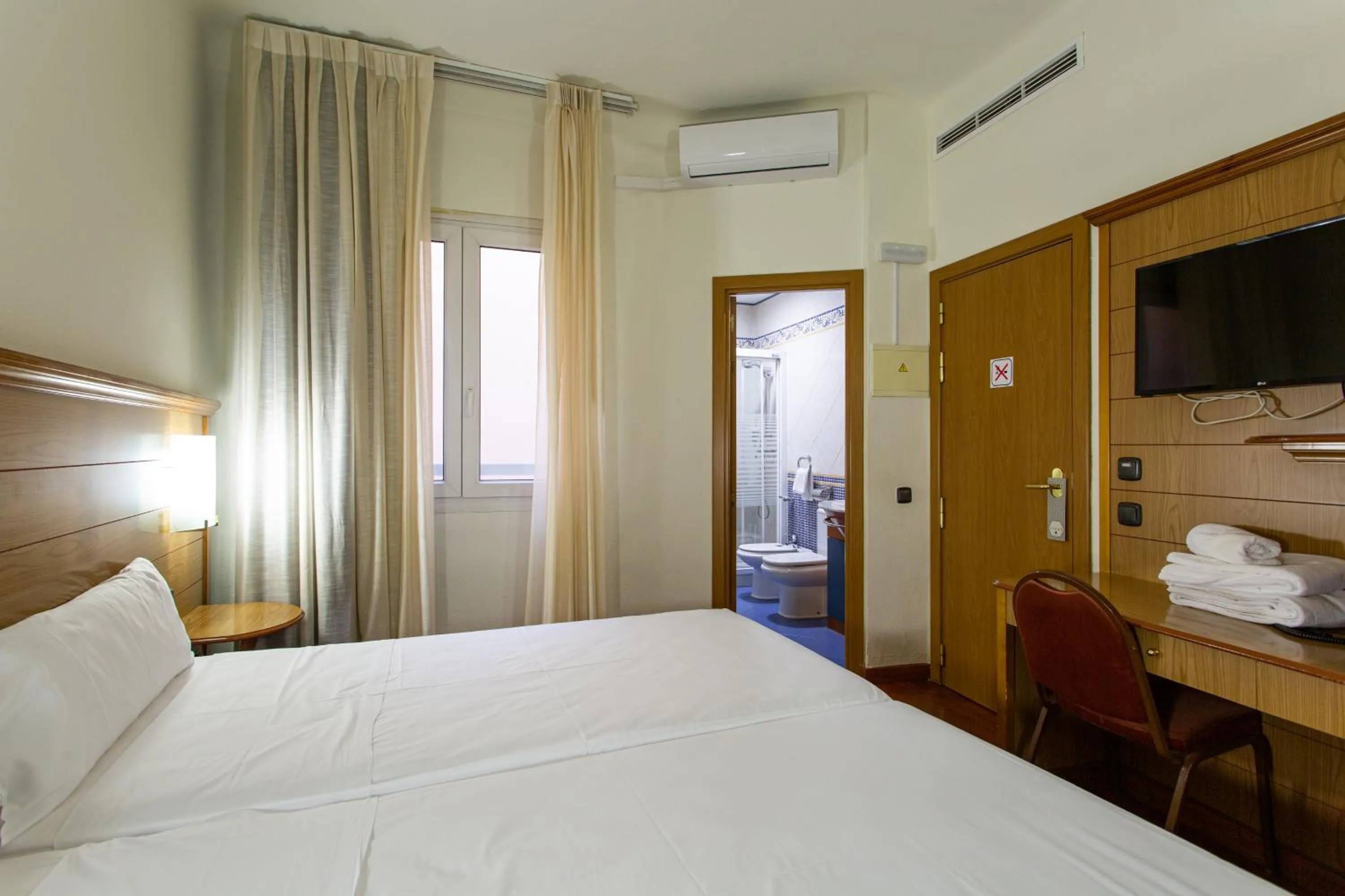 Bed in Negresco Gran Via