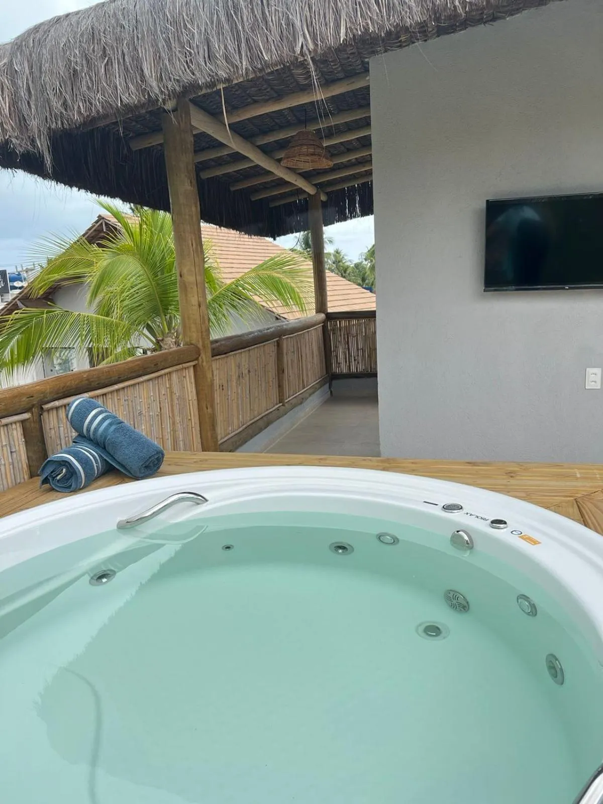 Communal lounge/ TV room in Pousada Corais do Bitingui