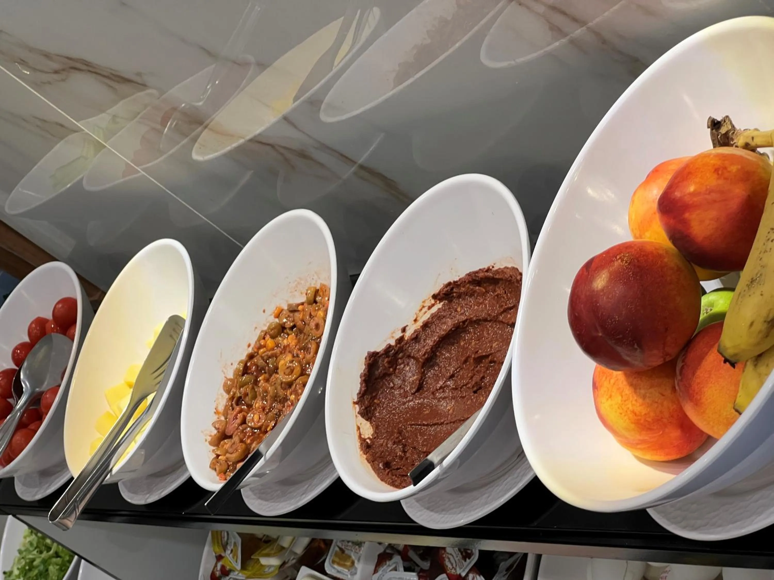 Food and drinks in AXU AIRPORT HOTEL