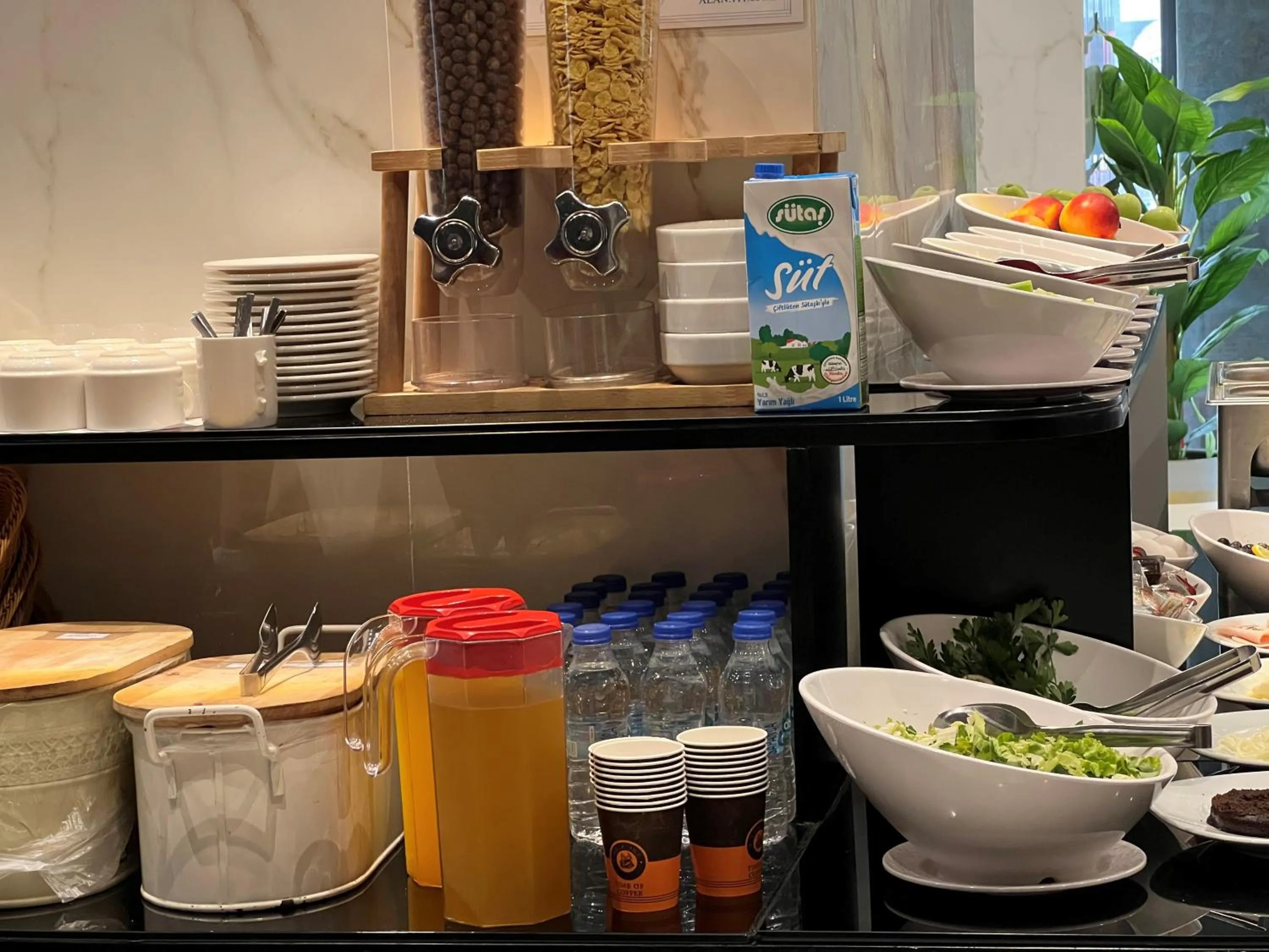 Food and drinks in AXU AIRPORT HOTEL