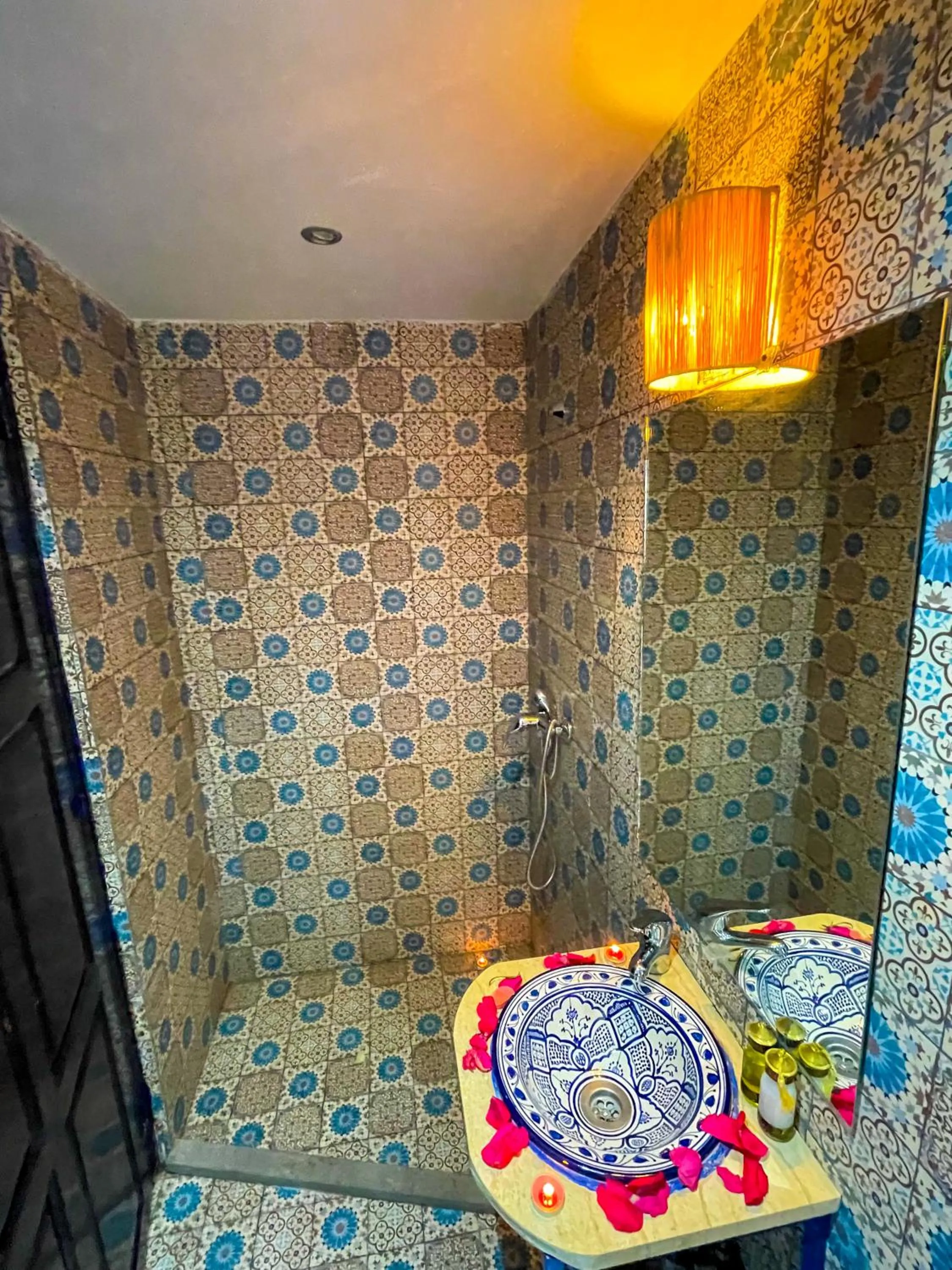 Shower in Riad karim