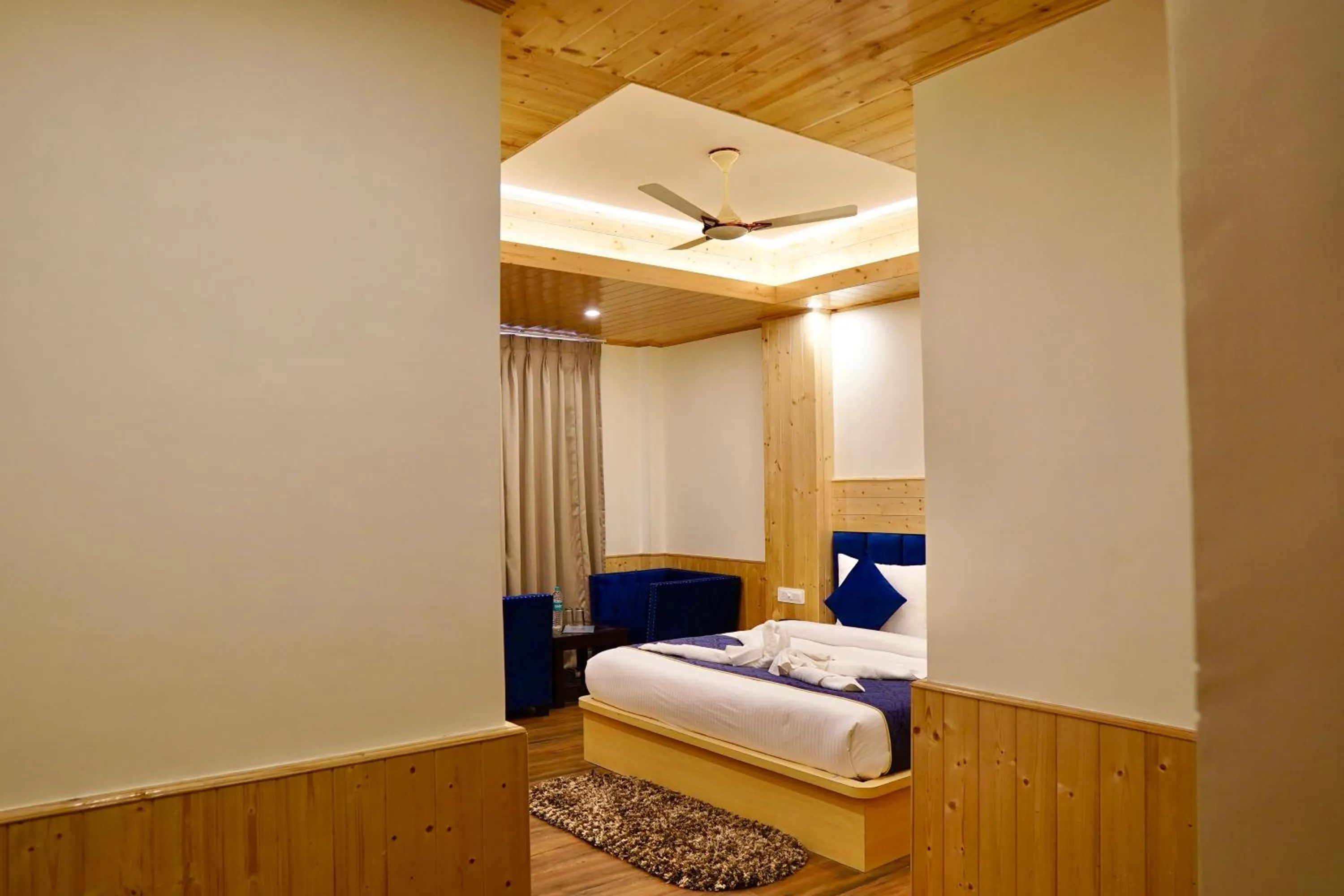 Photo of the whole room, Bed in North Deodar Avenue, Manali