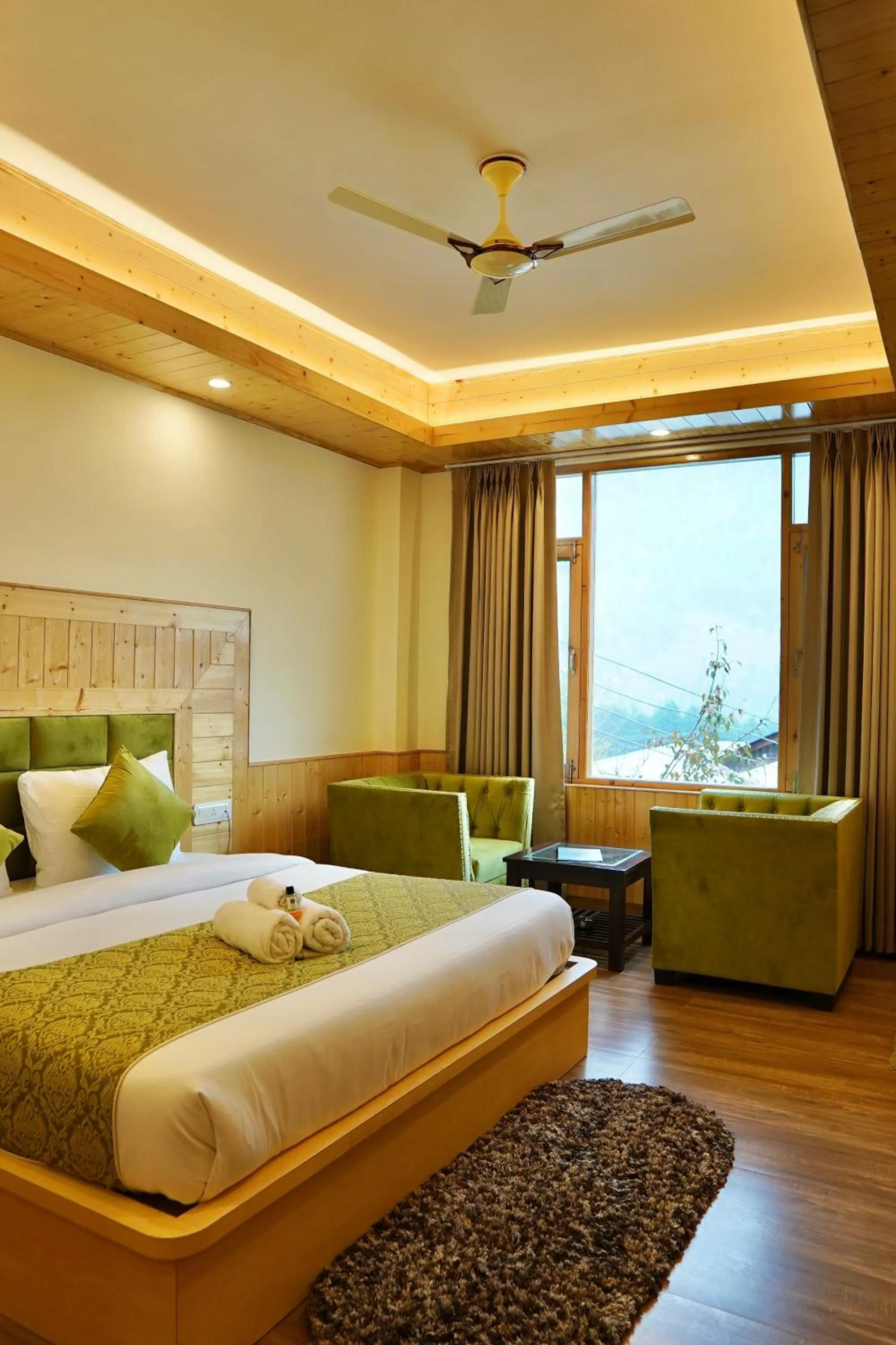 Bed in North Deodar Avenue, Manali