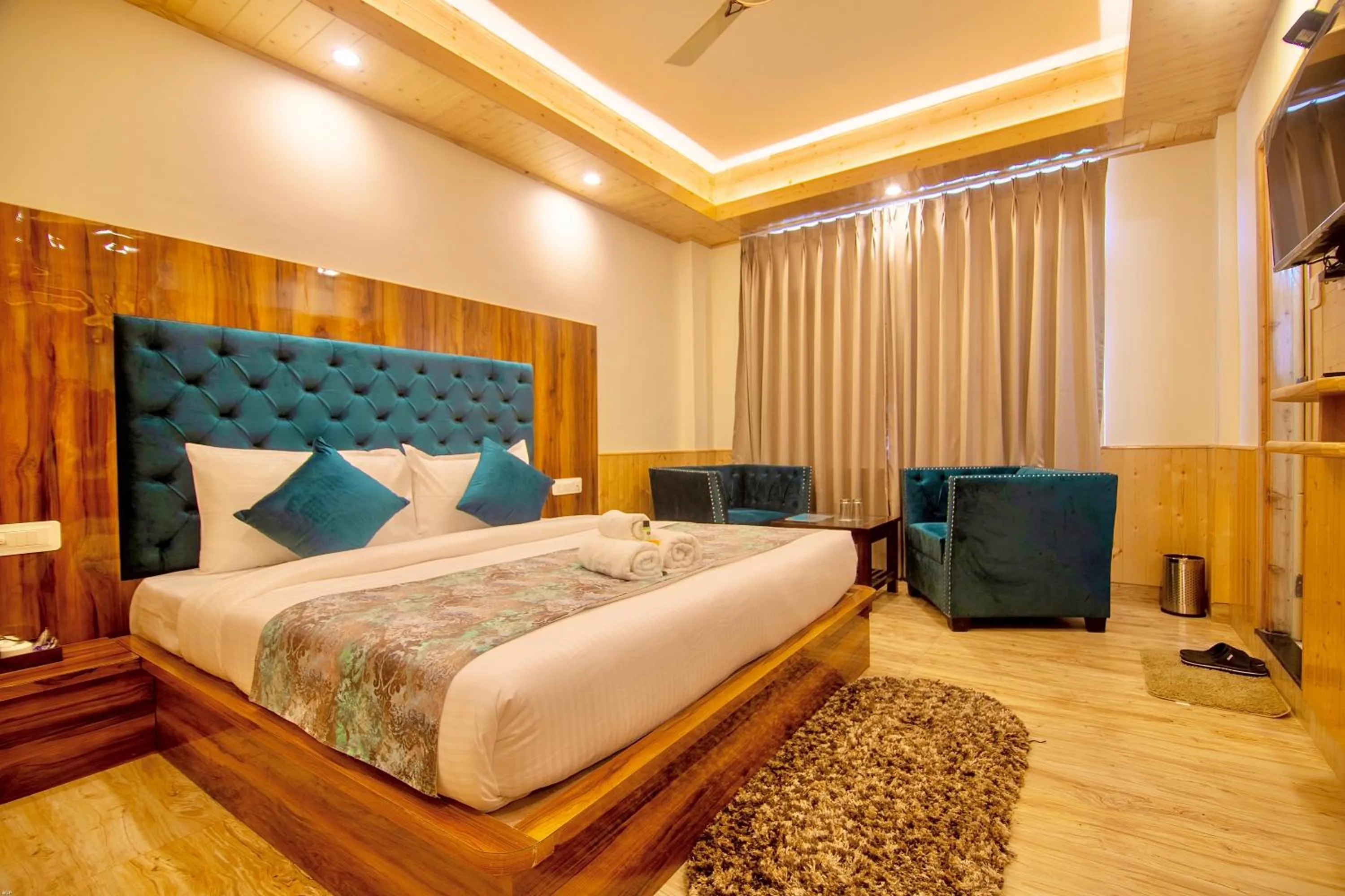 Photo of the whole room, Bed in North Deodar Avenue, Manali