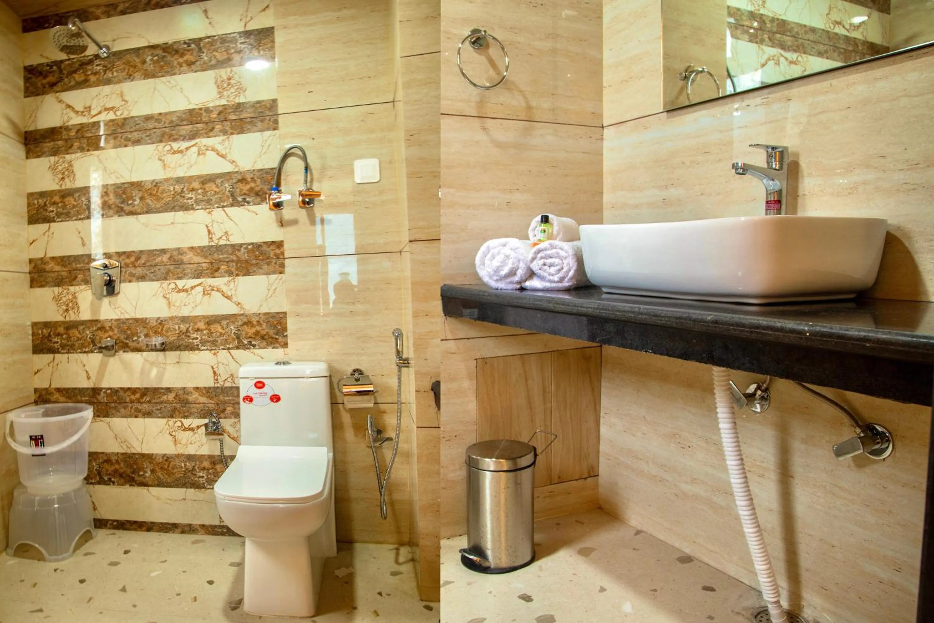 Shower in North Deodar Avenue, Manali