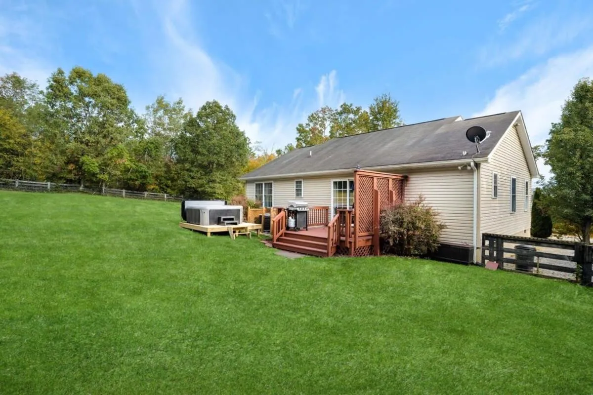 Property building in Modern decor, Hot Tub, Fire Pit & River Access!