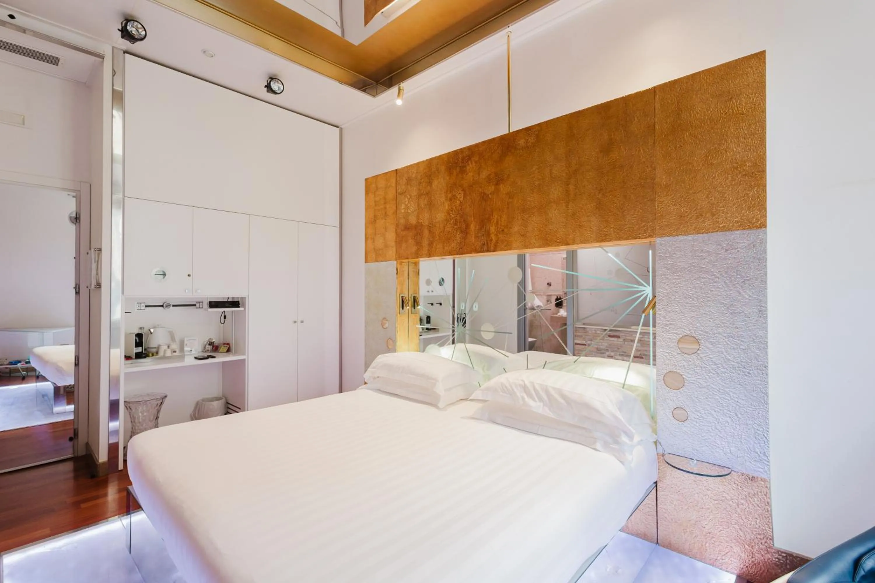 Bed in Hotel Trecento