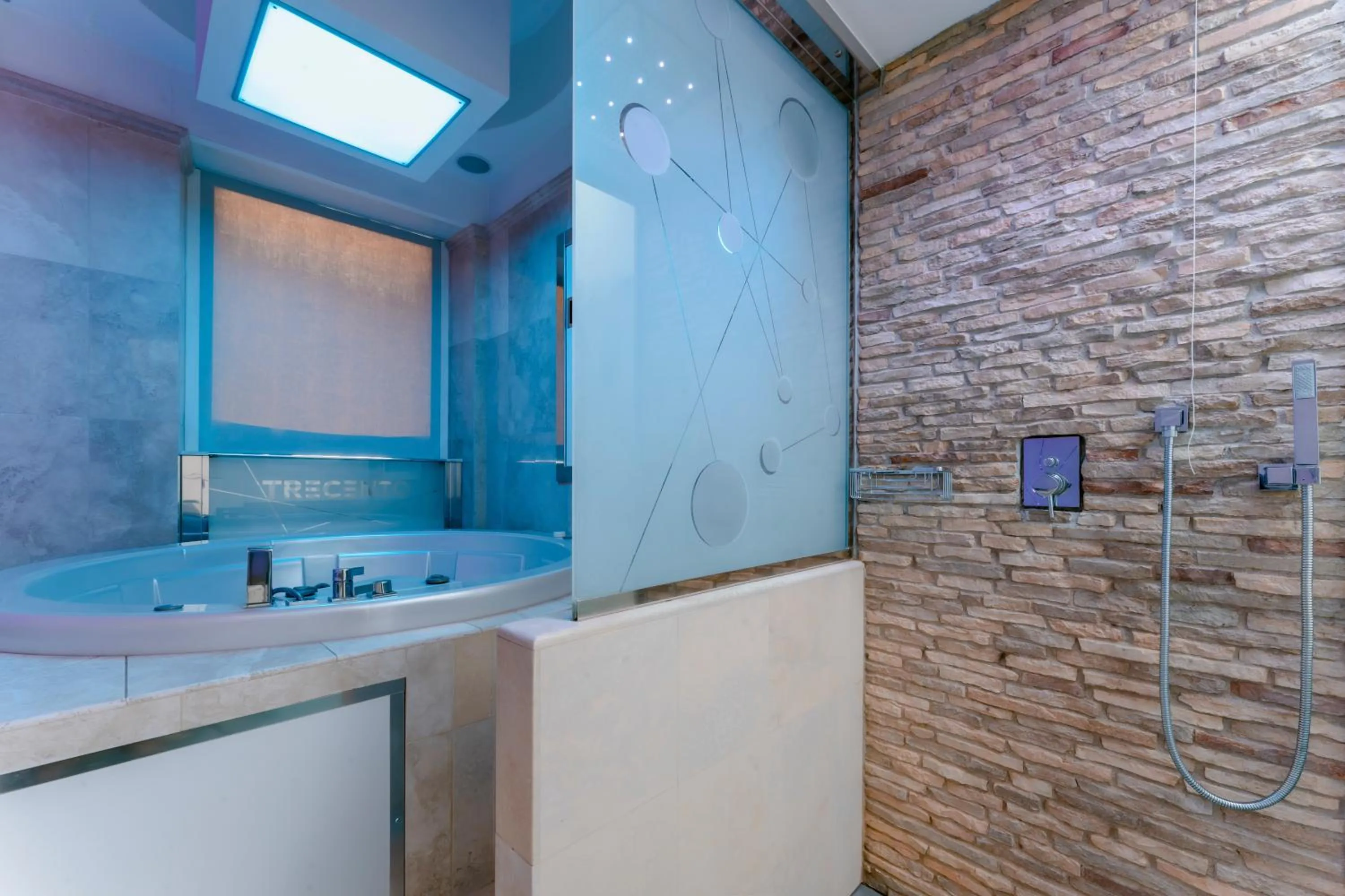 Hot Tub in Hotel Trecento