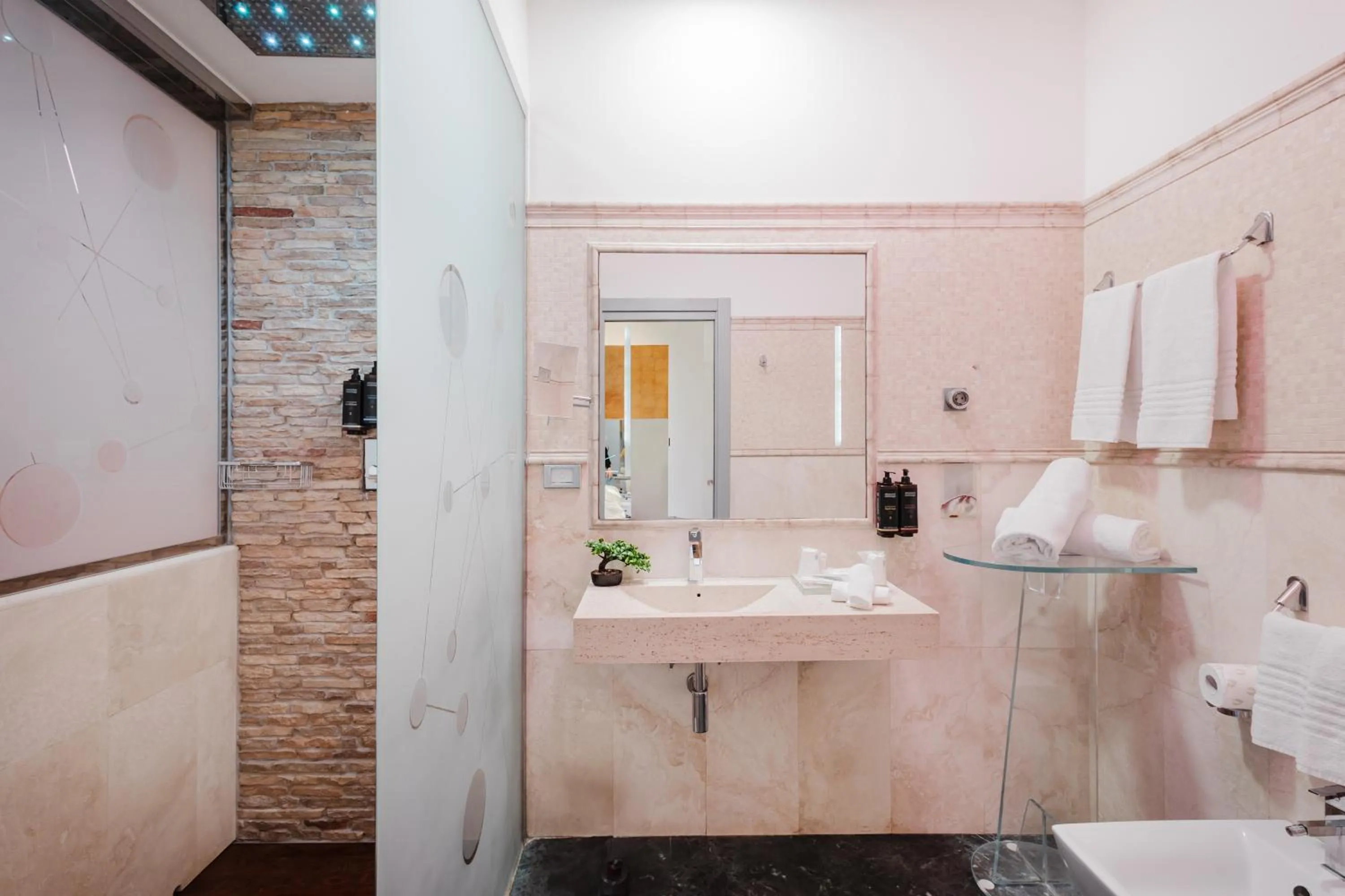 Bathroom in Hotel Trecento