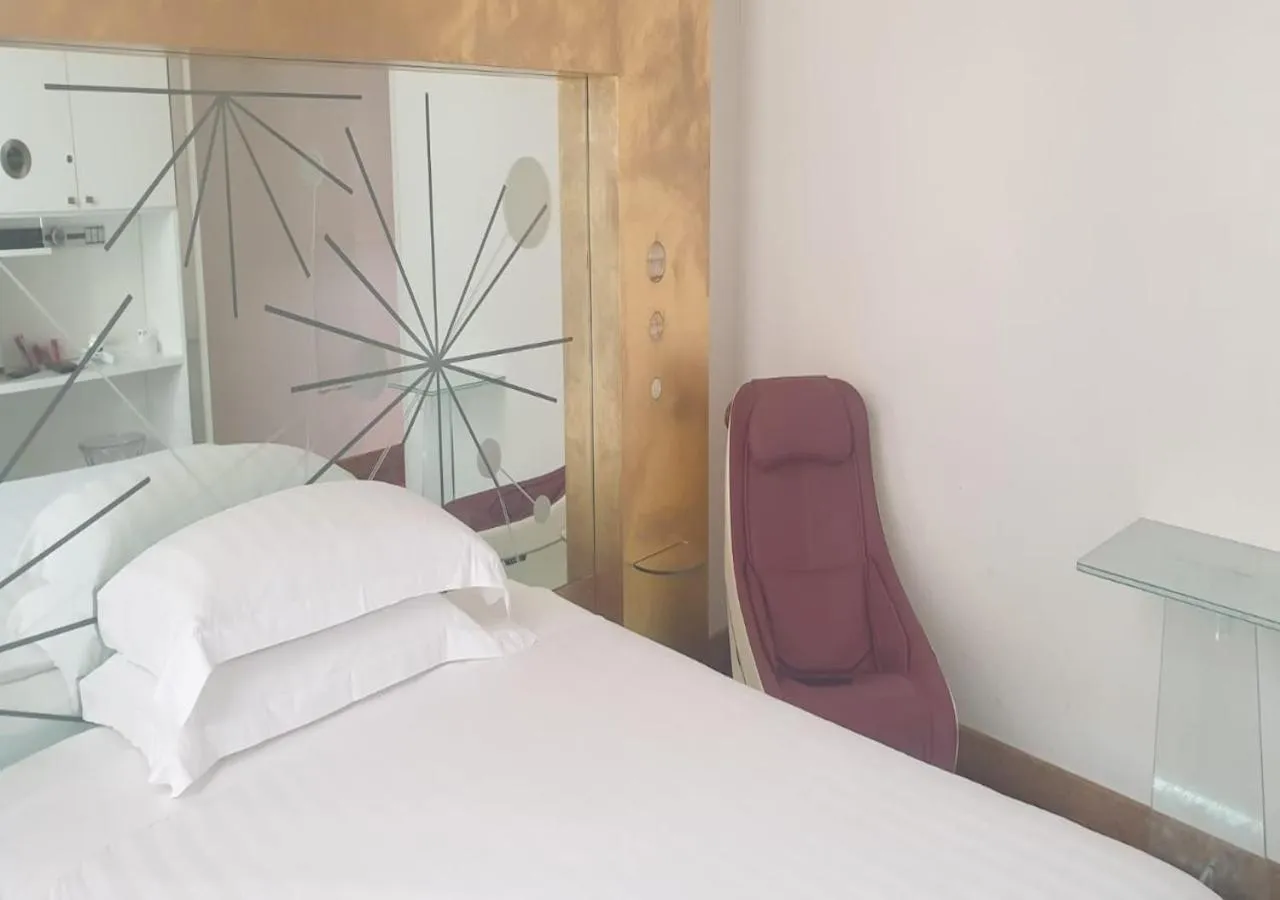 Bed in Hotel Trecento