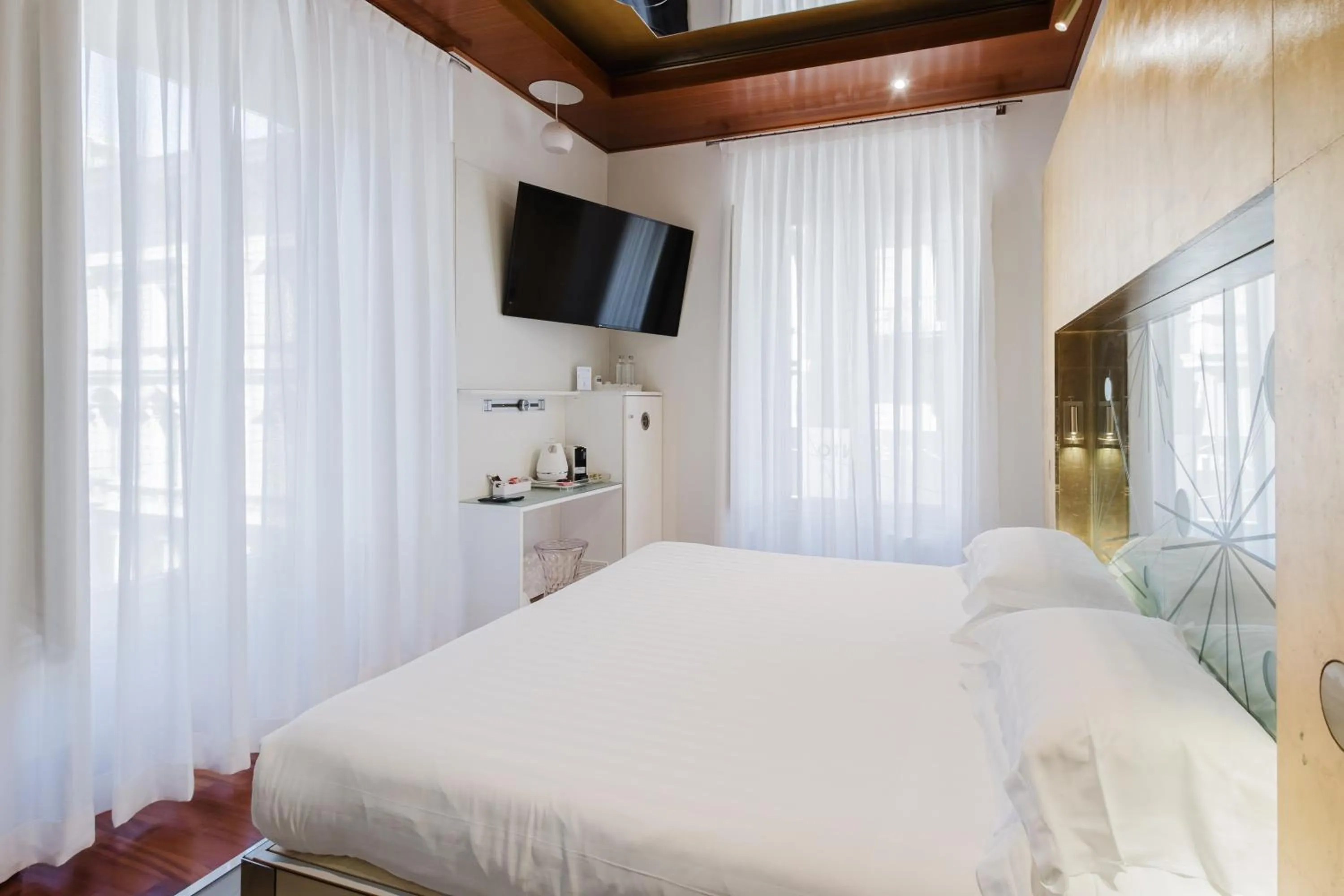 Communal lounge/ TV room, Bed in Hotel Trecento