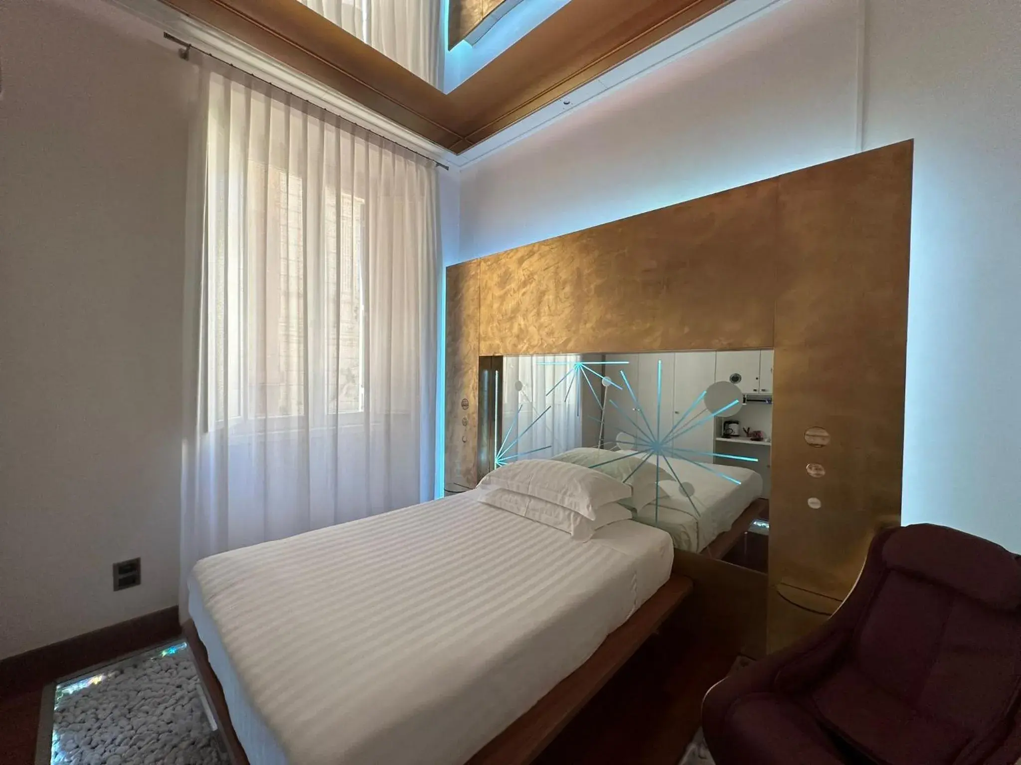 Large Single Room in Hotel Trecento Large Single Room in Hotel Trecento