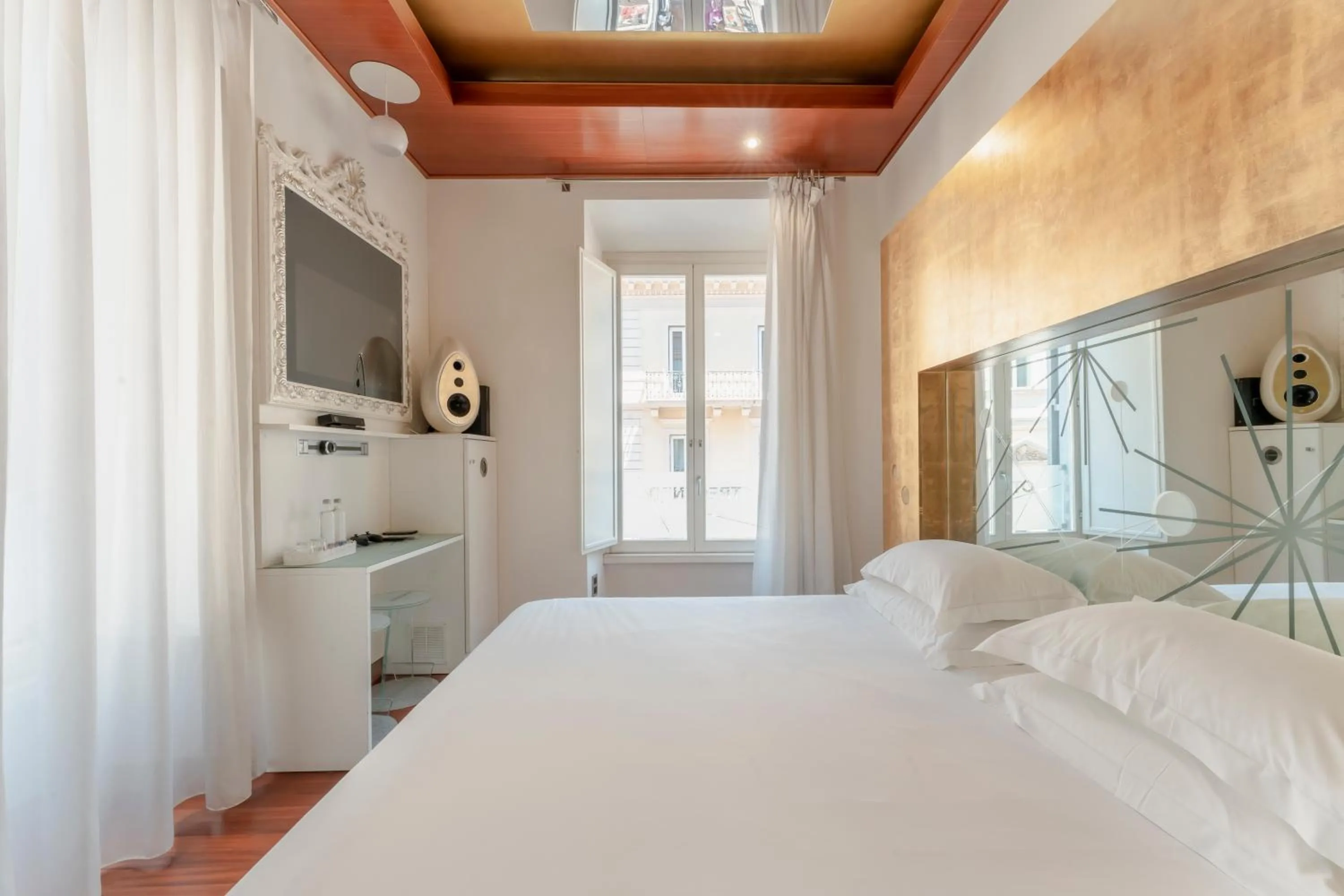 TV and multimedia, Bed in Hotel Trecento