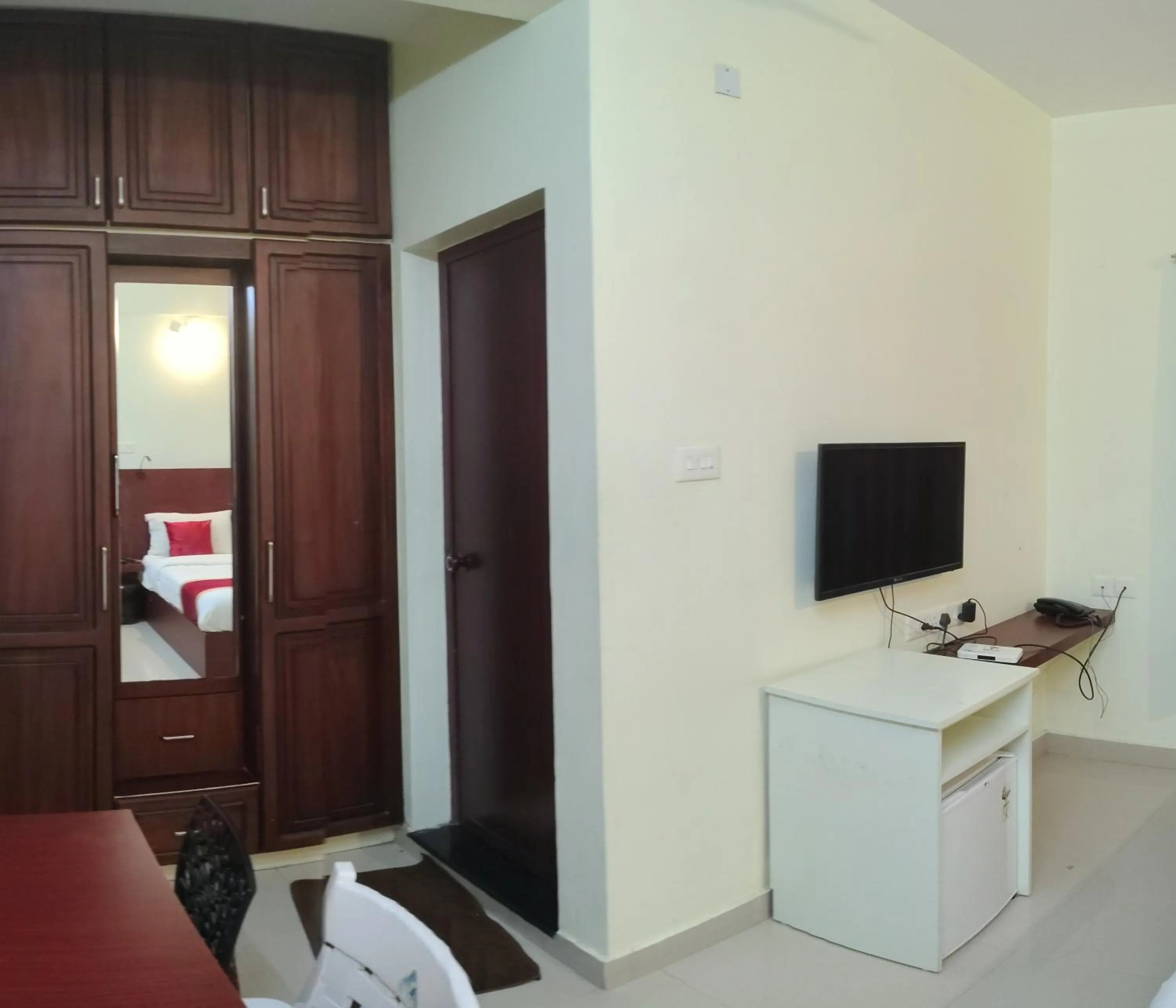 View (from property/room), Bed in BLUEWAY RESIDENCY BUSINESS BOUTIQUE HOTEL