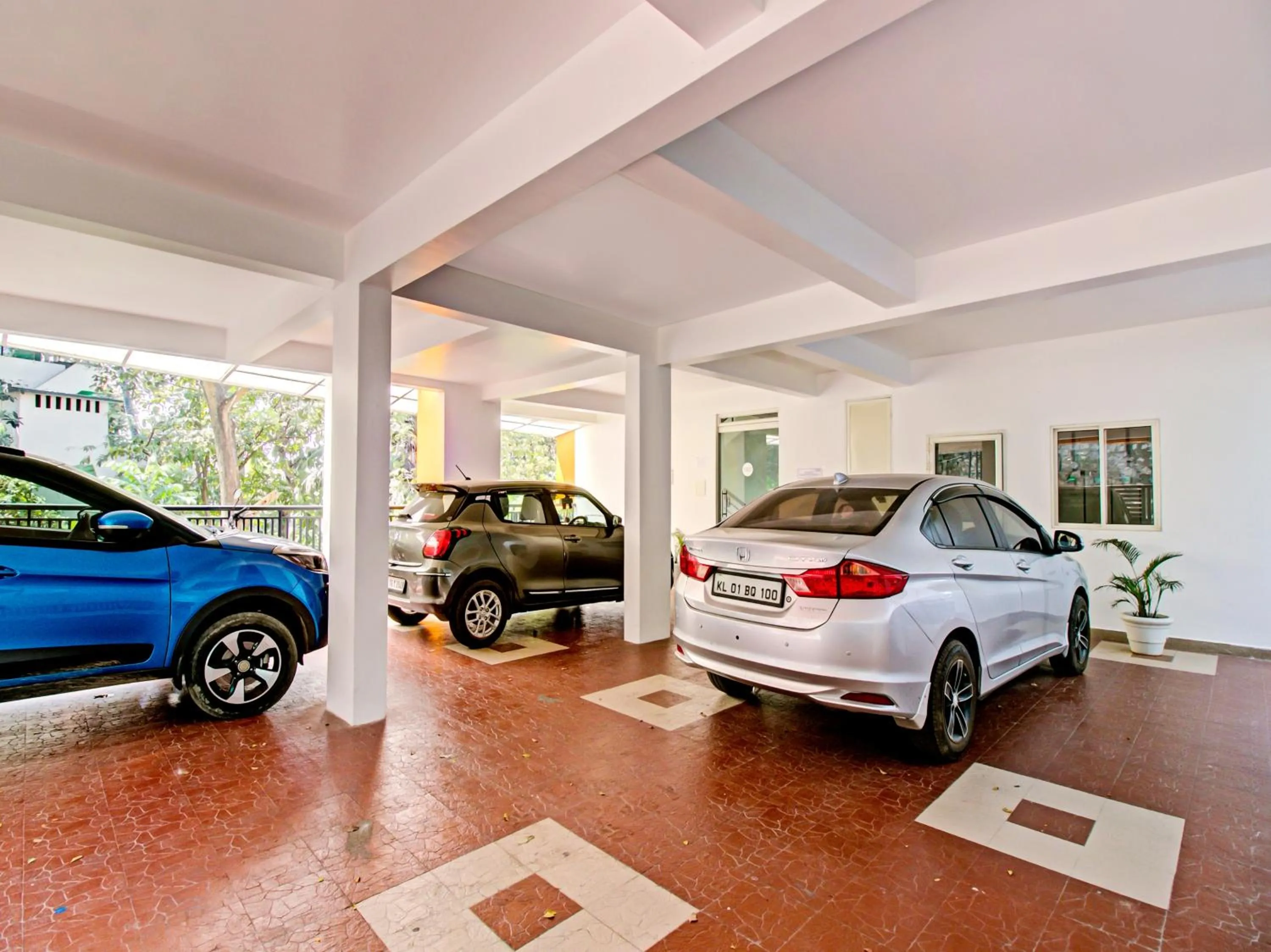 Parking in BLUEWAY RESIDENCY BUSINESS BOUTIQUE HOTEL