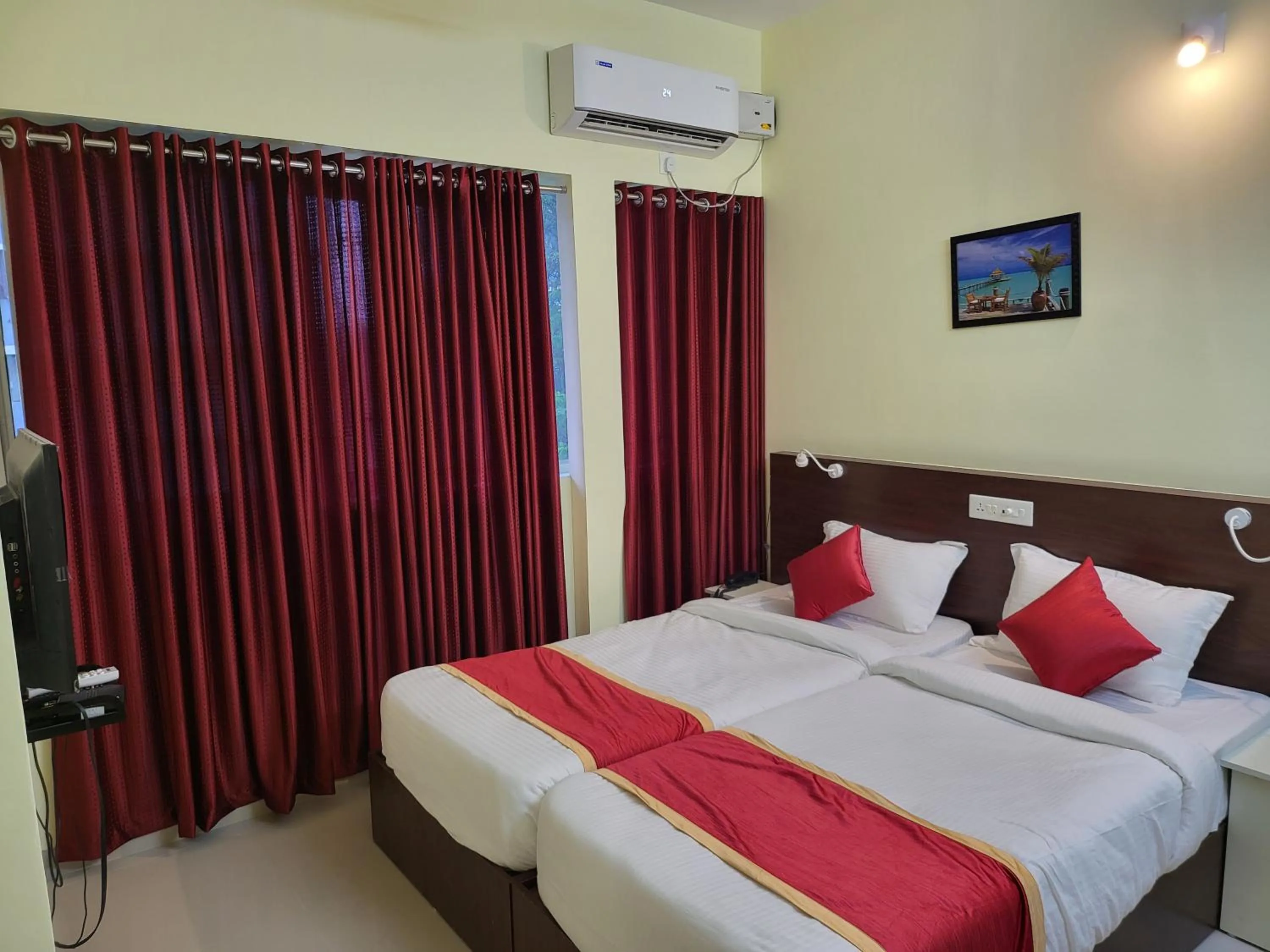 Bed in BLUEWAY RESIDENCY BUSINESS BOUTIQUE HOTEL