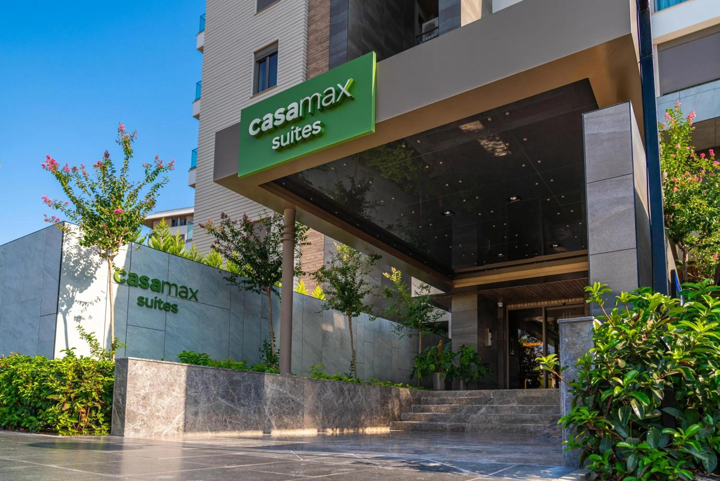 Facade/entrance in Casamax Suites