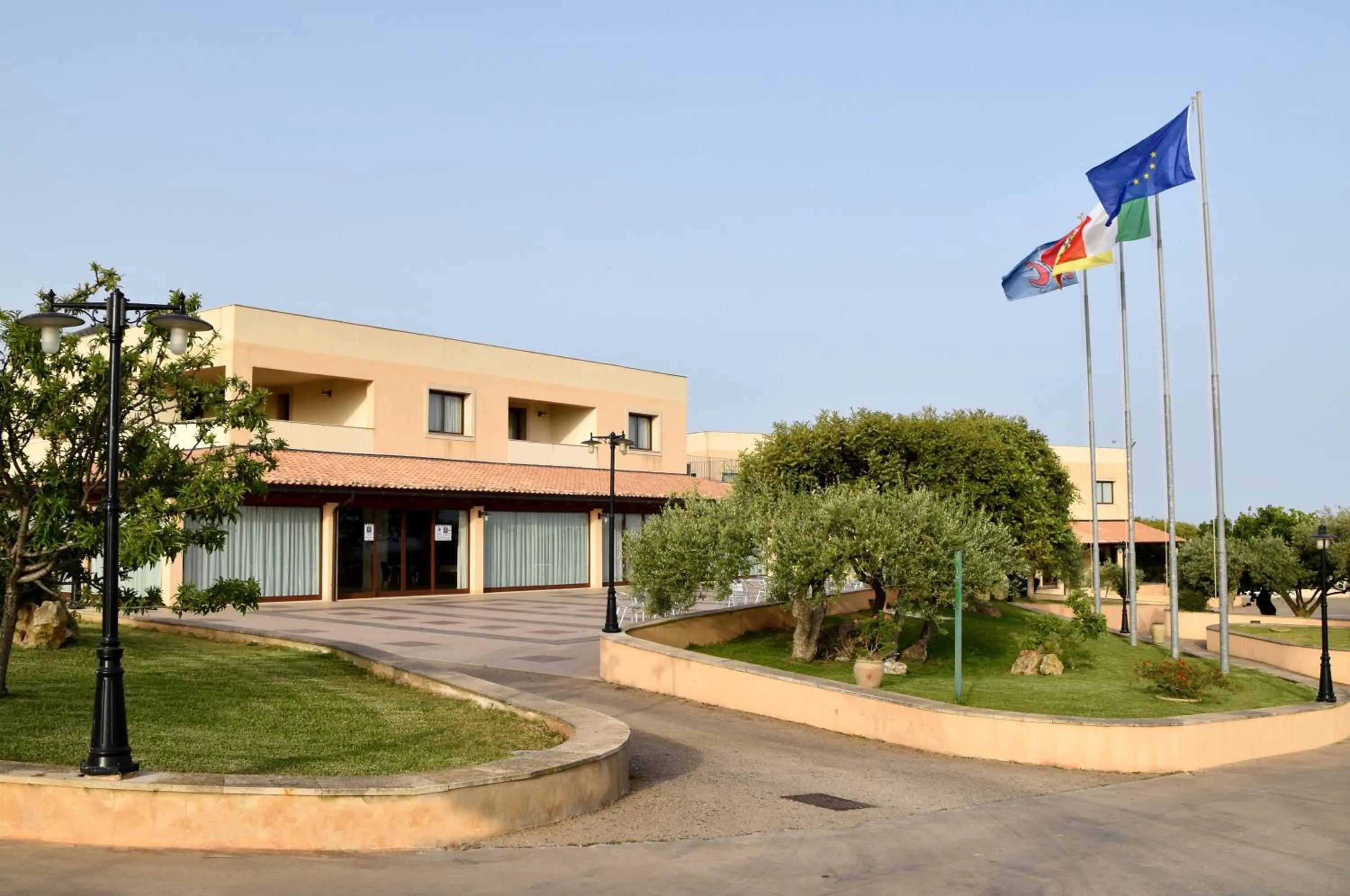 Restaurant/places to eat in Kikki Village