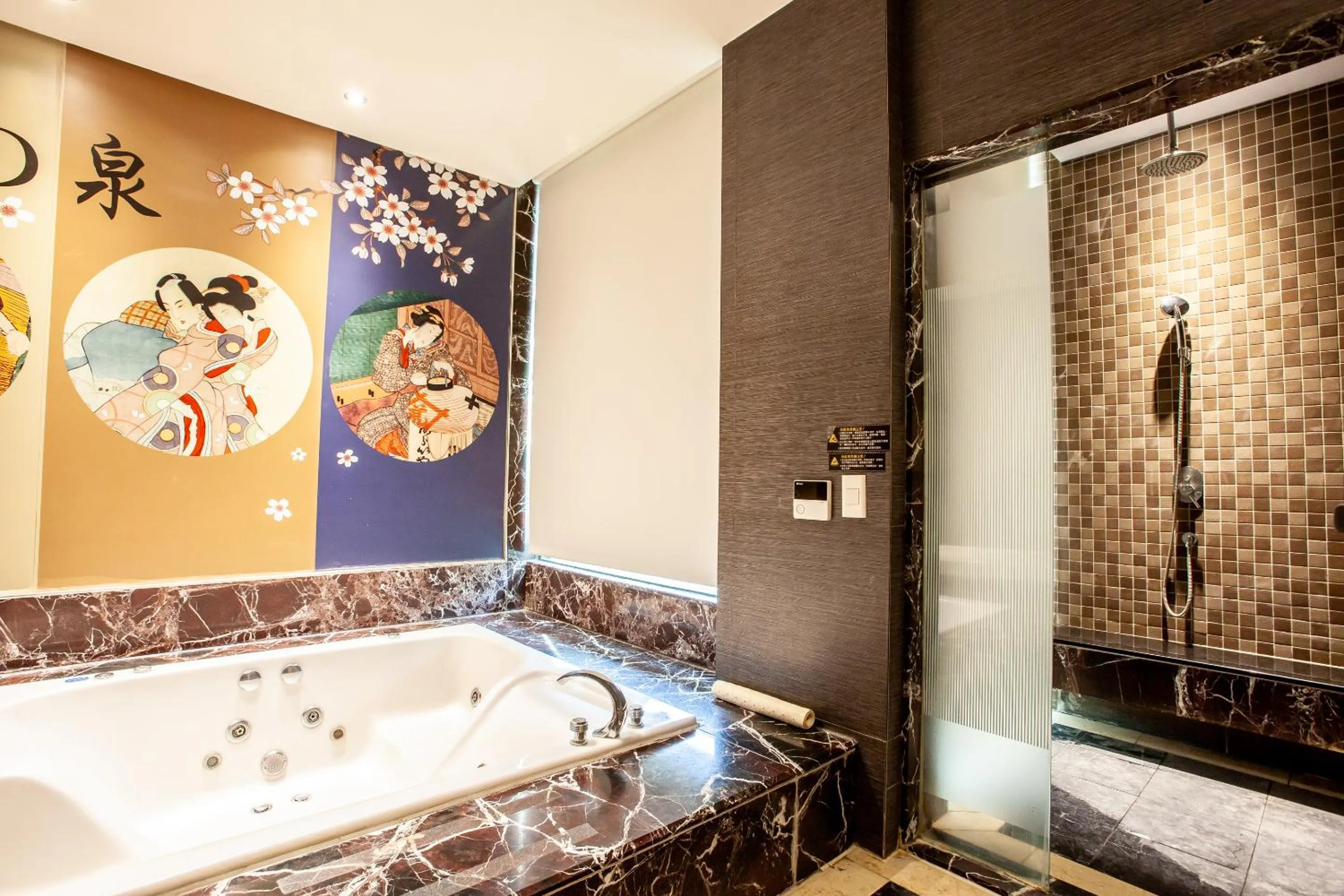 Bath in Six Star Motel-Zhongli