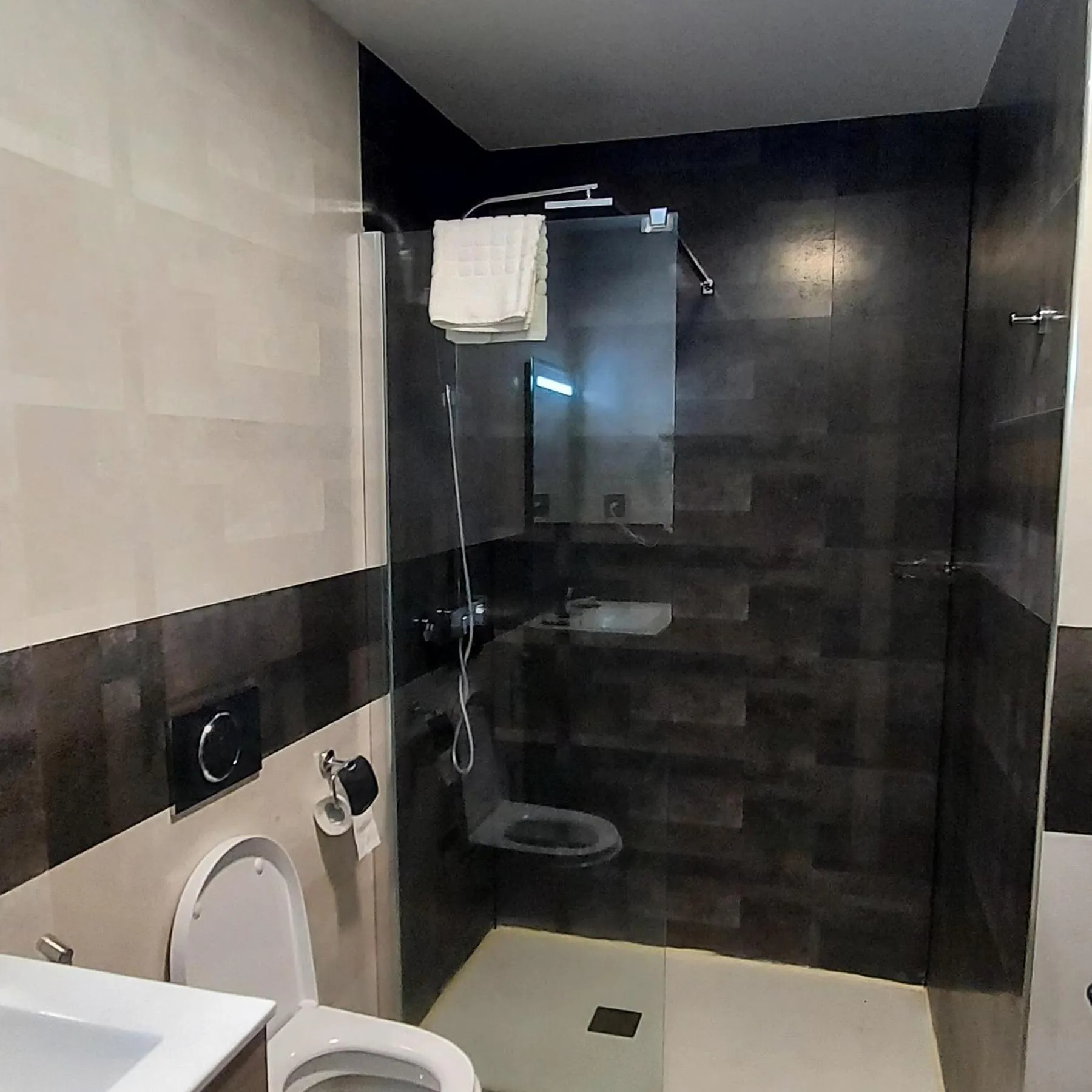 Shower in El Ghanami Hotel