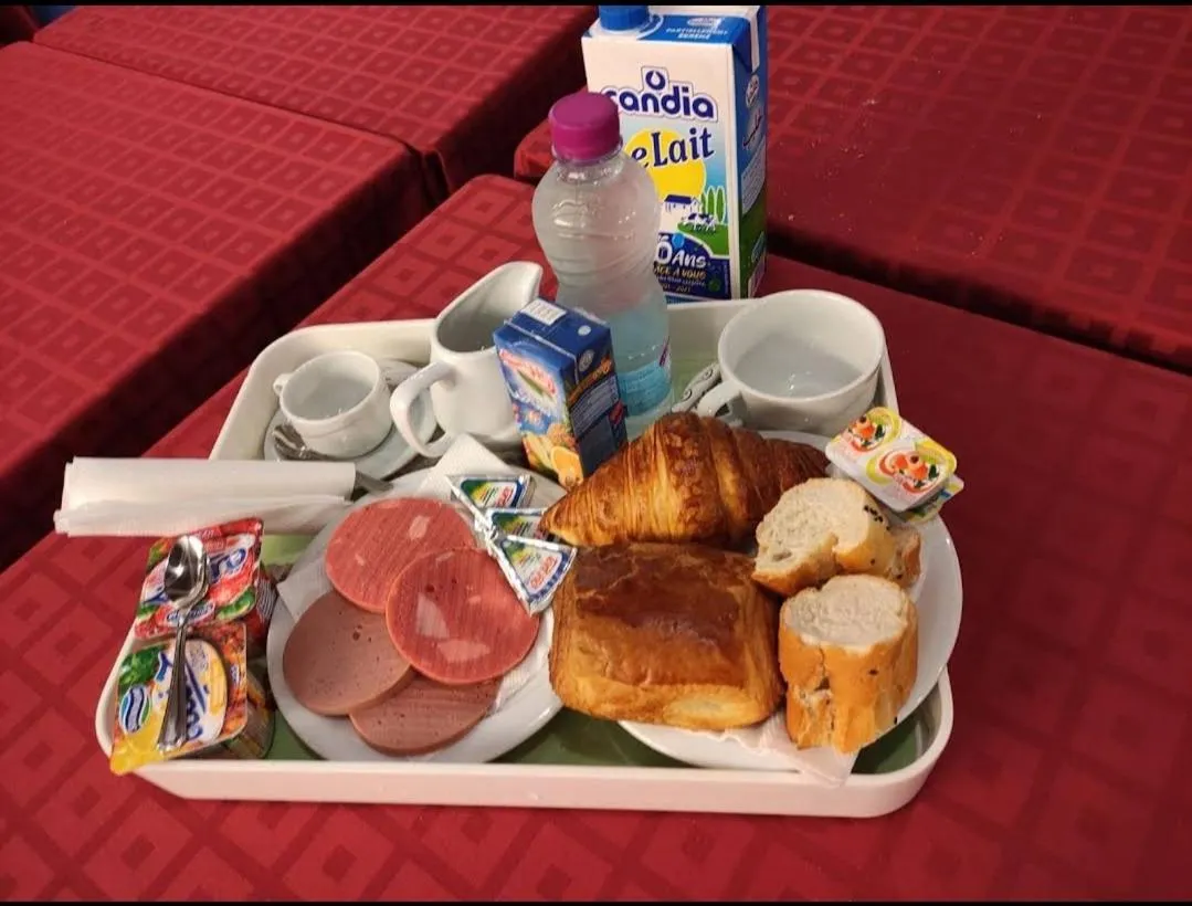 Food and drinks in El Ghanami Hotel