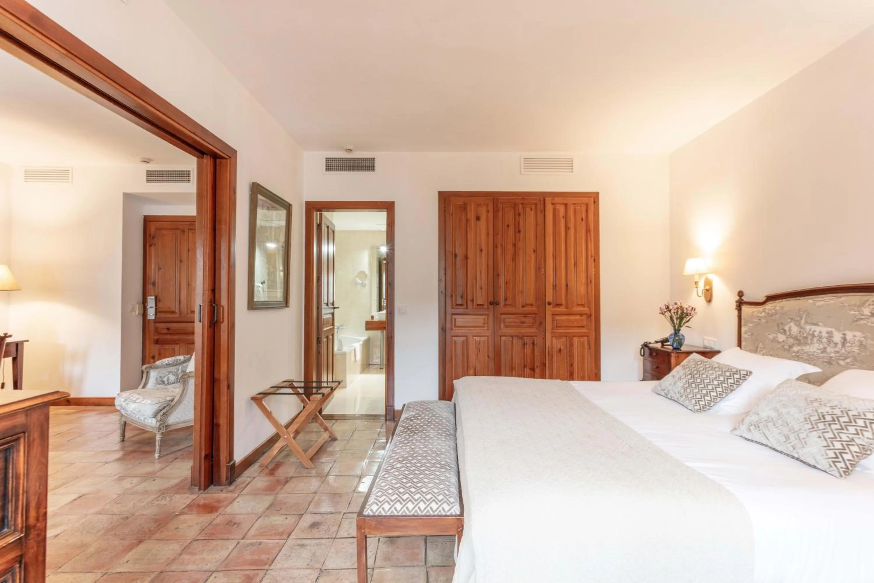 Bed in Hotel Puerta de la Luna