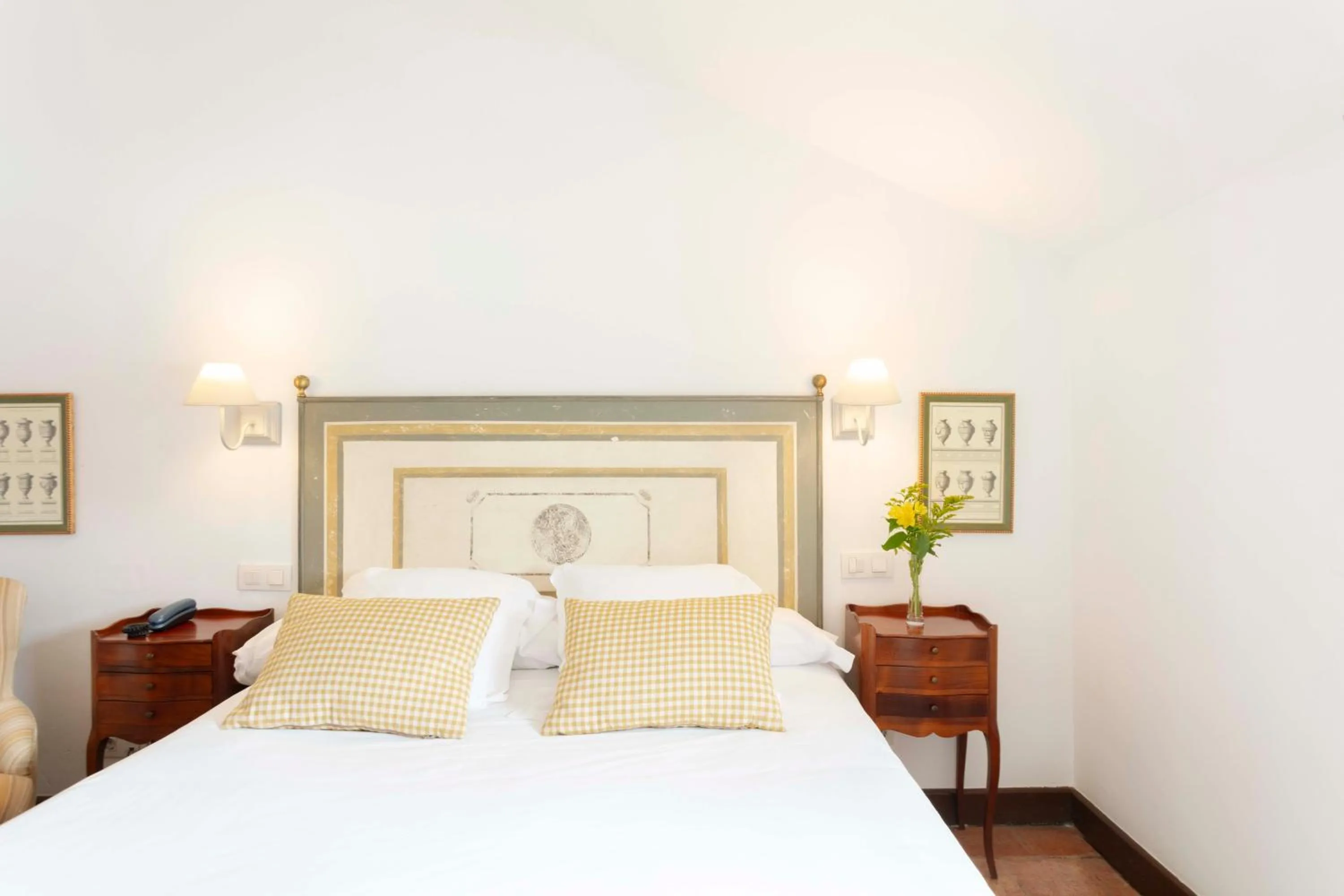 Bed in Hotel Puerta de la Luna