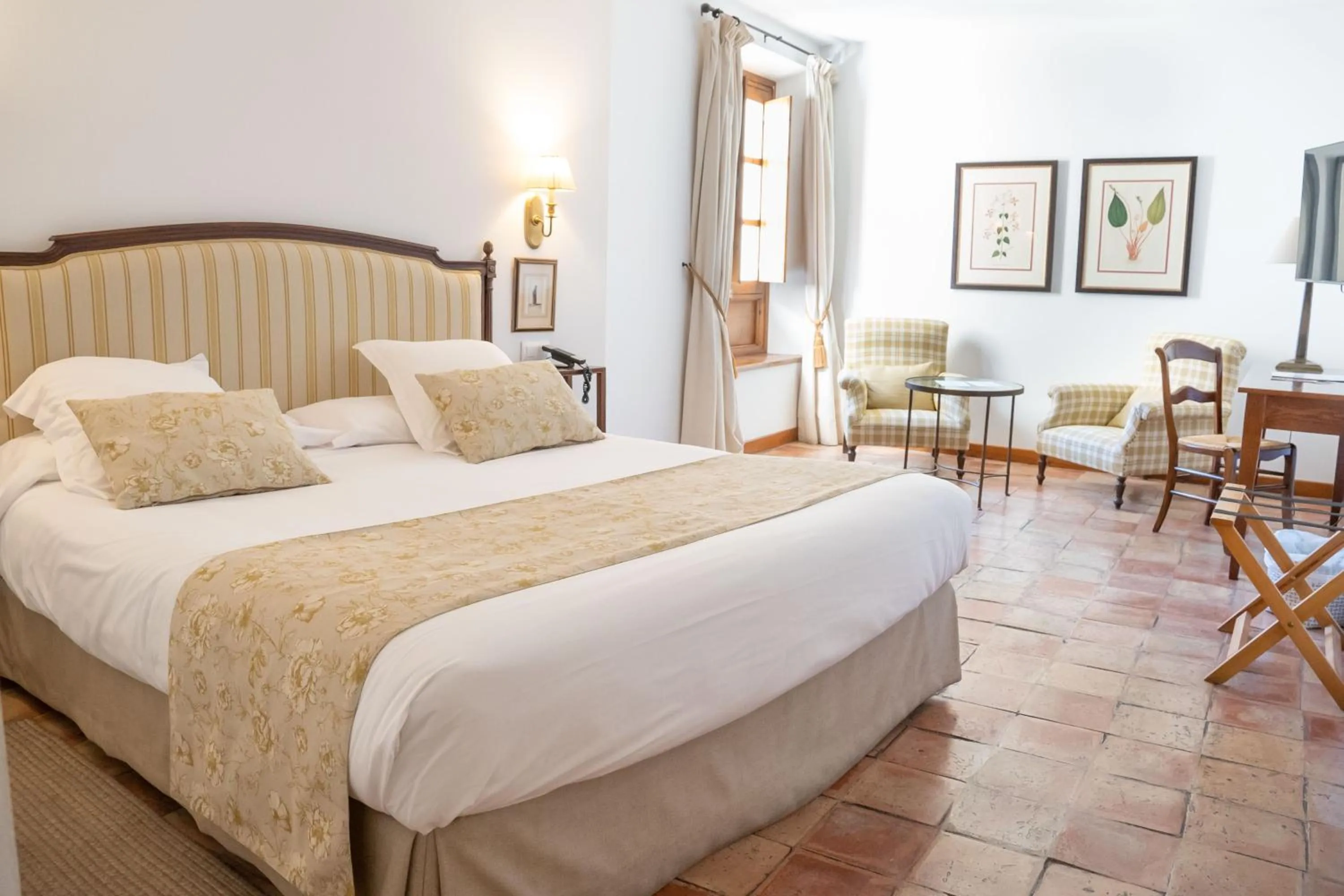 Bed in Hotel Puerta de la Luna