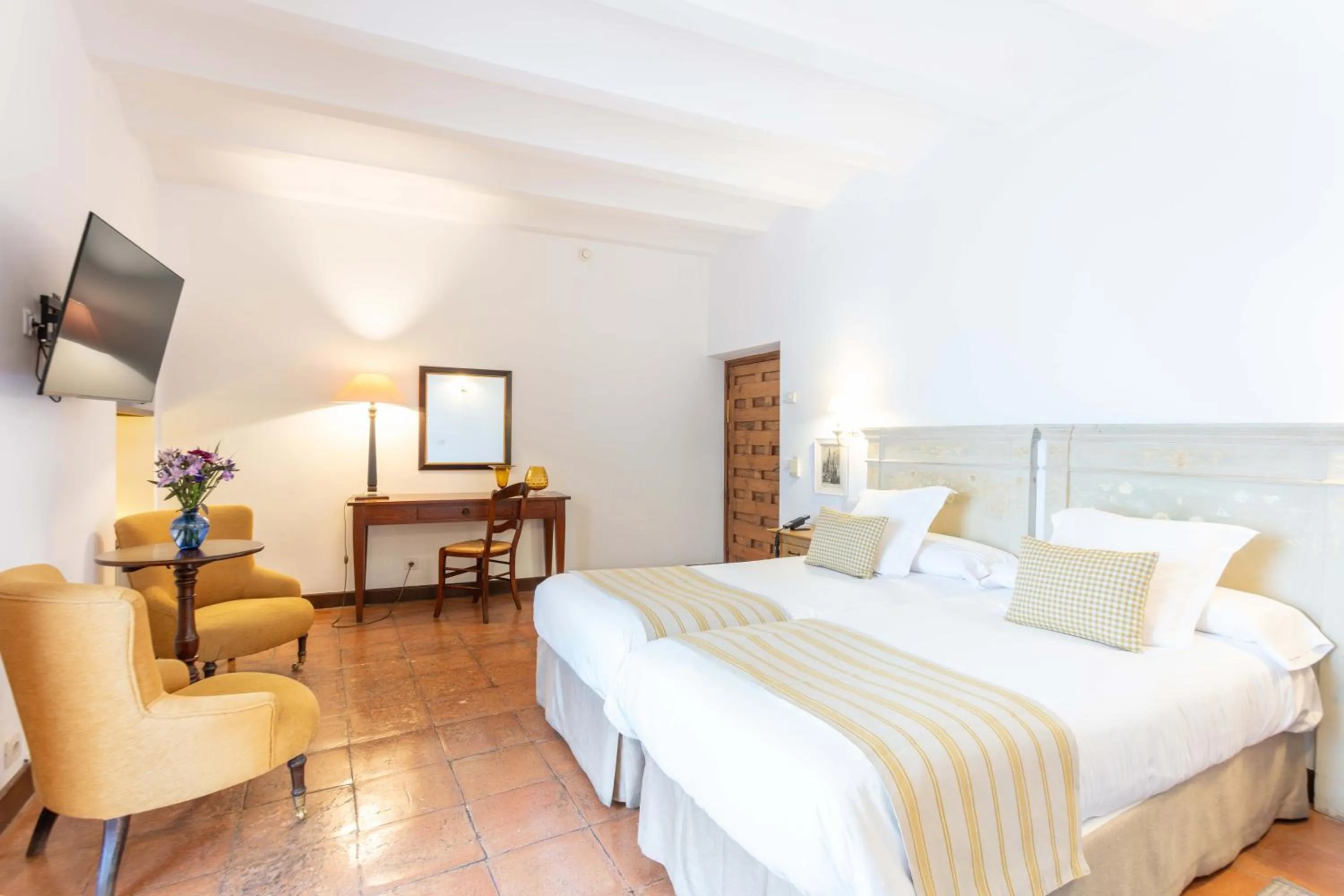 Bed in Hotel Puerta de la Luna