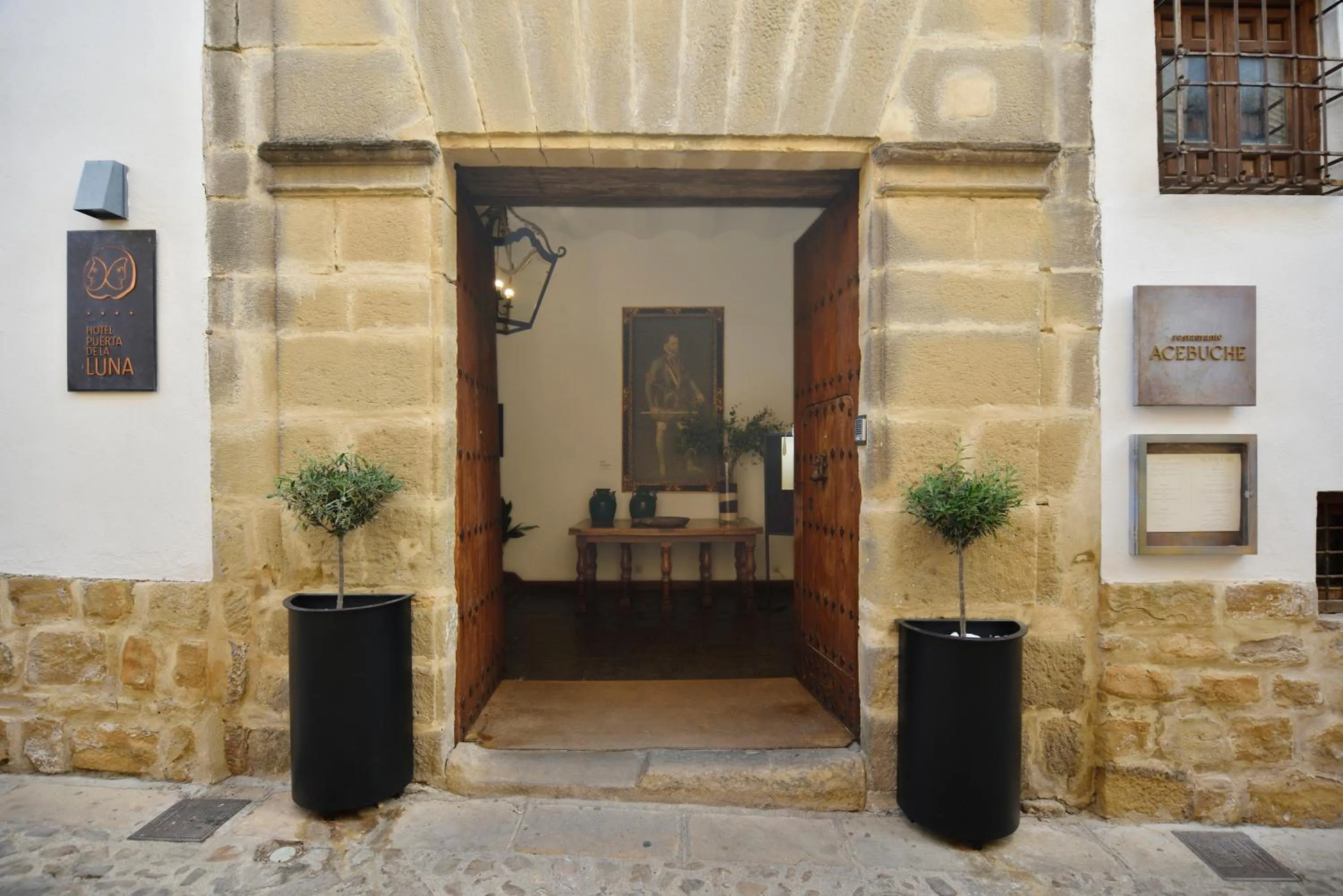 Facade/entrance in Hotel Puerta de la Luna