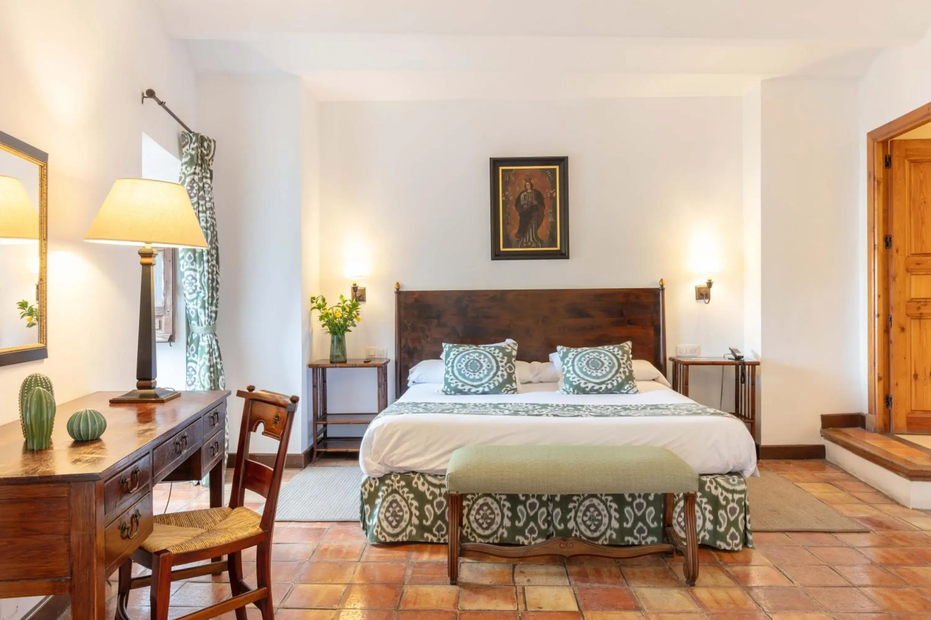 Habitación doble con cama extragrande in Hotel Puerta de la Luna Habitación doble con cama extragrande in Hotel Puerta de la Luna