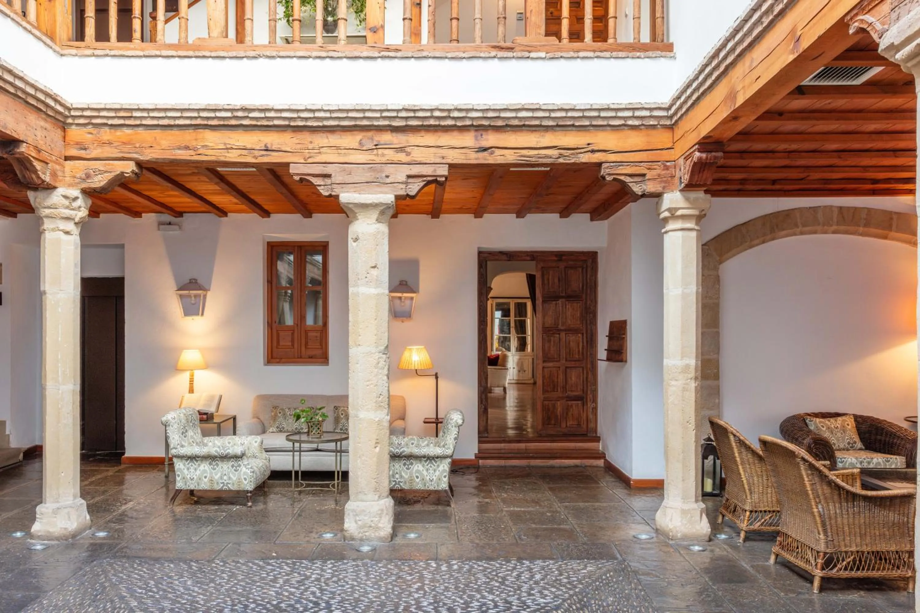 Patio in Hotel Puerta de la Luna