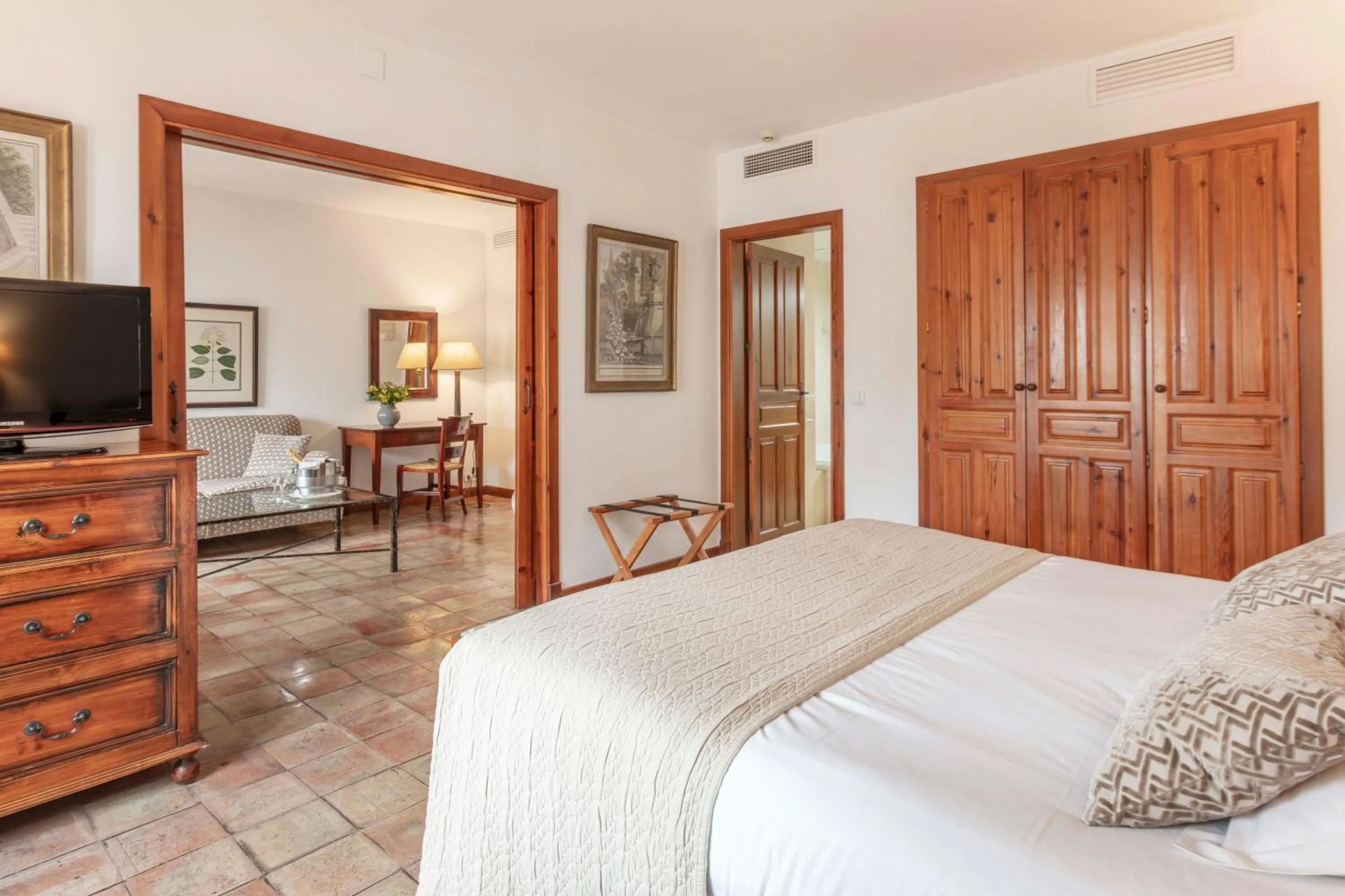 Bed in Hotel Puerta de la Luna