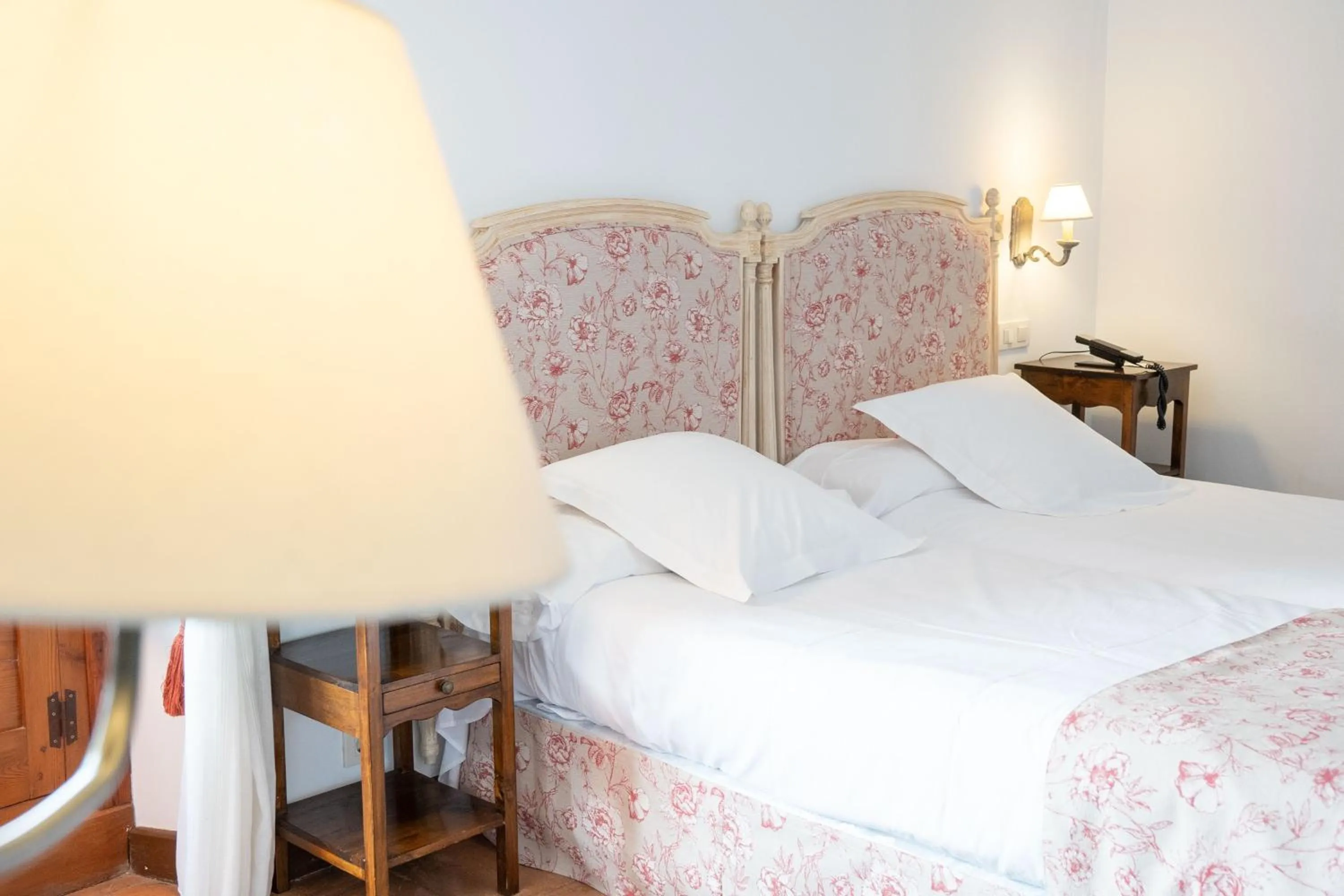 Bed in Hotel Puerta de la Luna