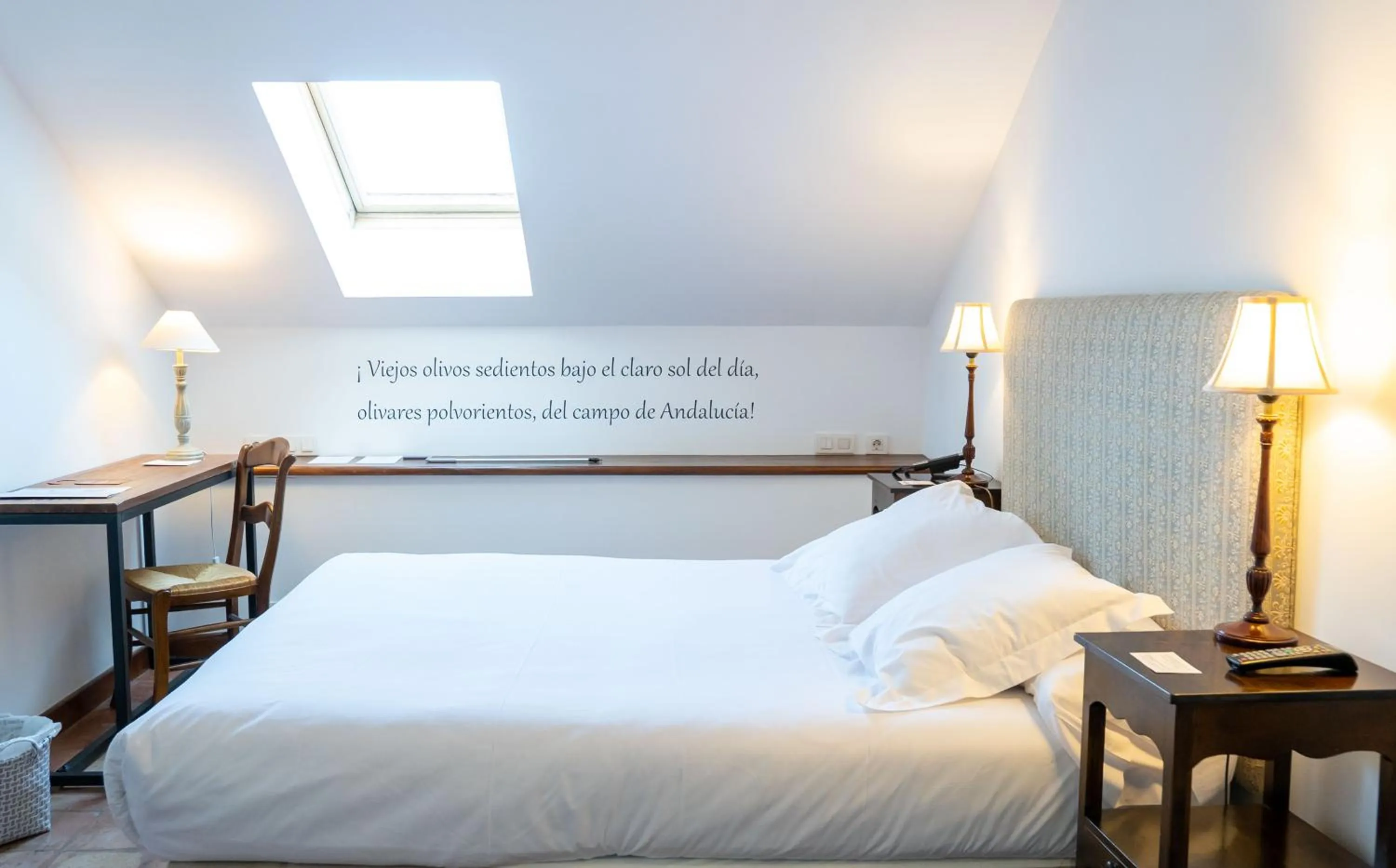 Property building, Bed in Hotel Puerta de la Luna