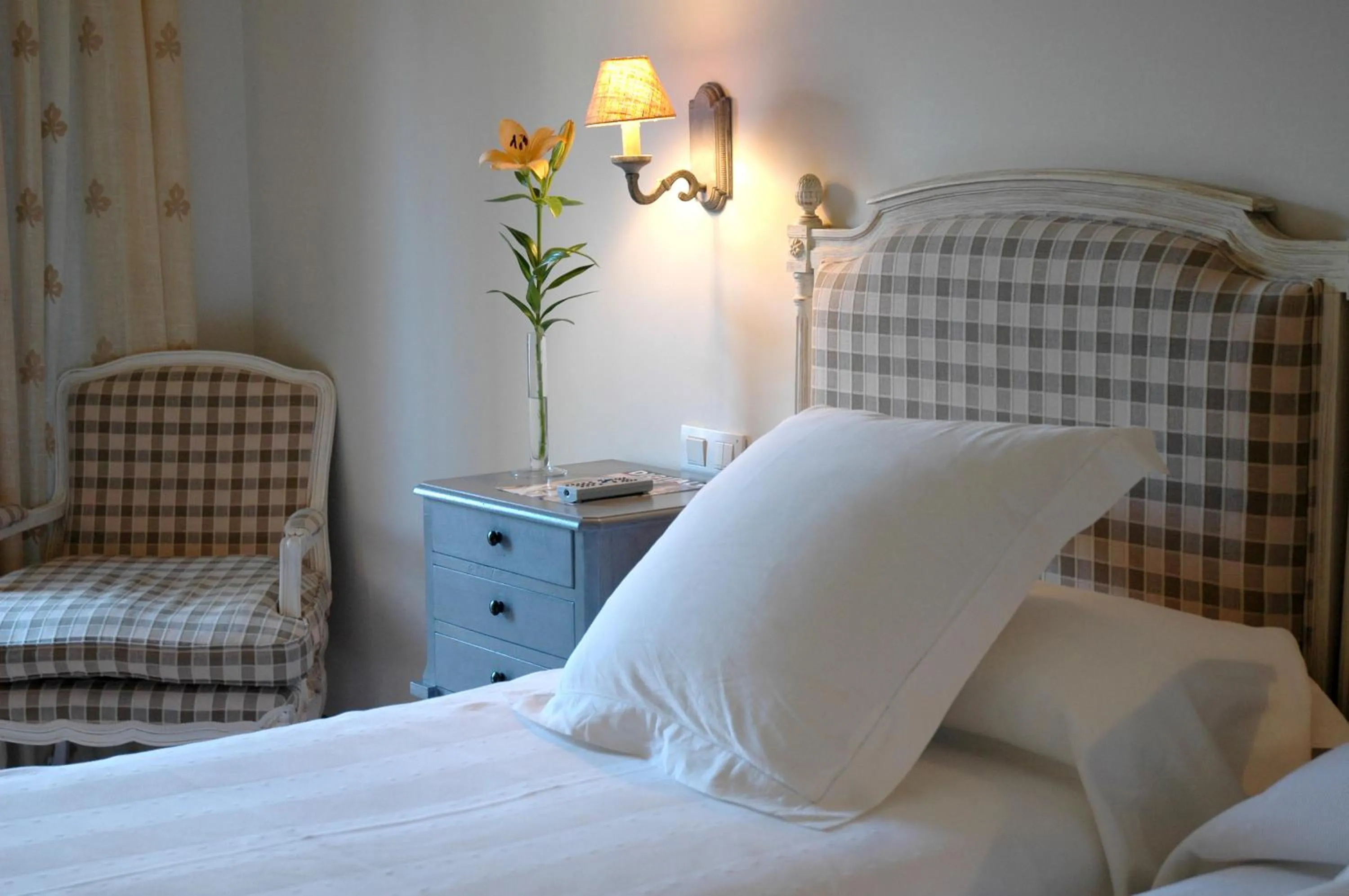 Bed in Hotel Puerta de la Luna