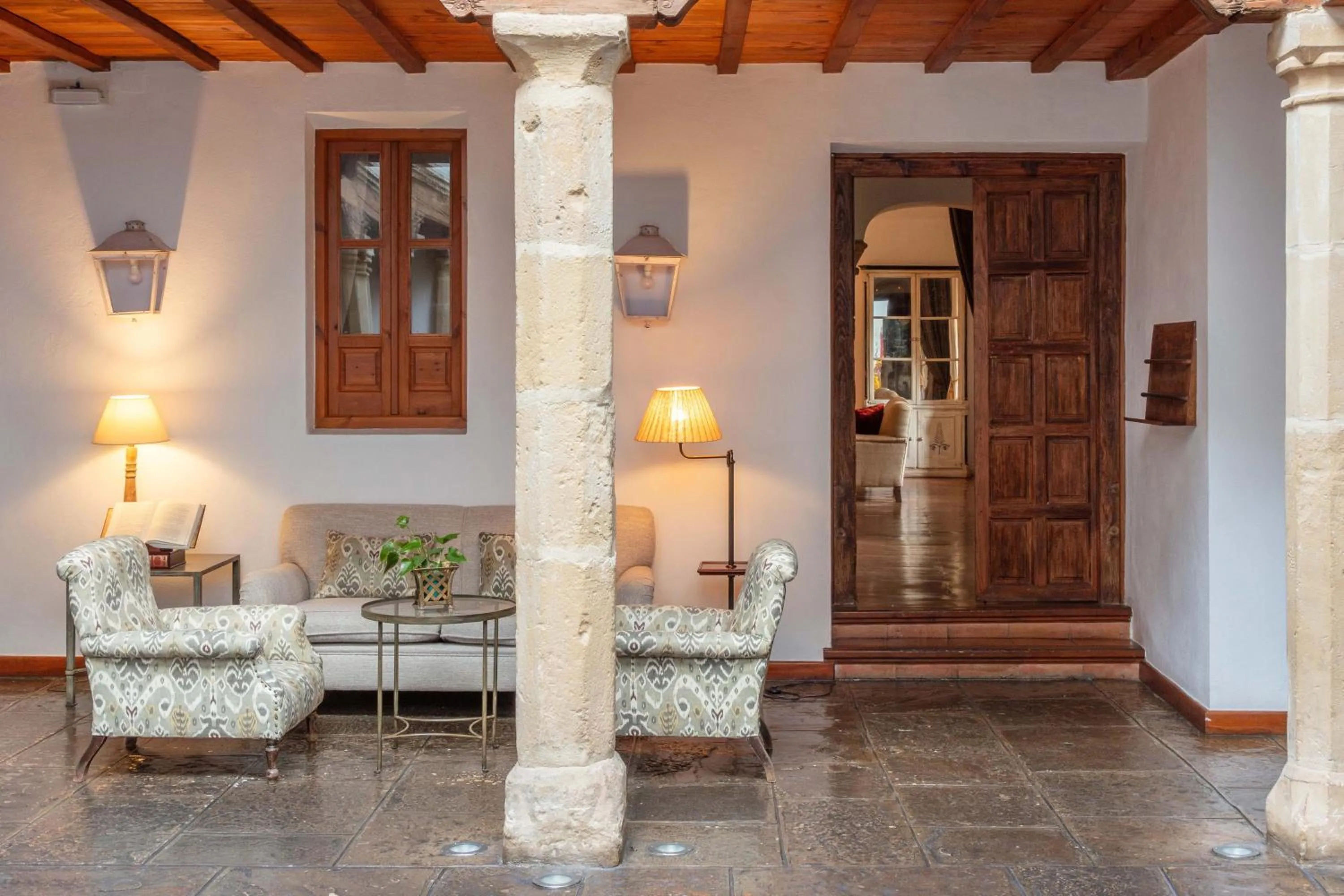 Patio in Hotel Puerta de la Luna