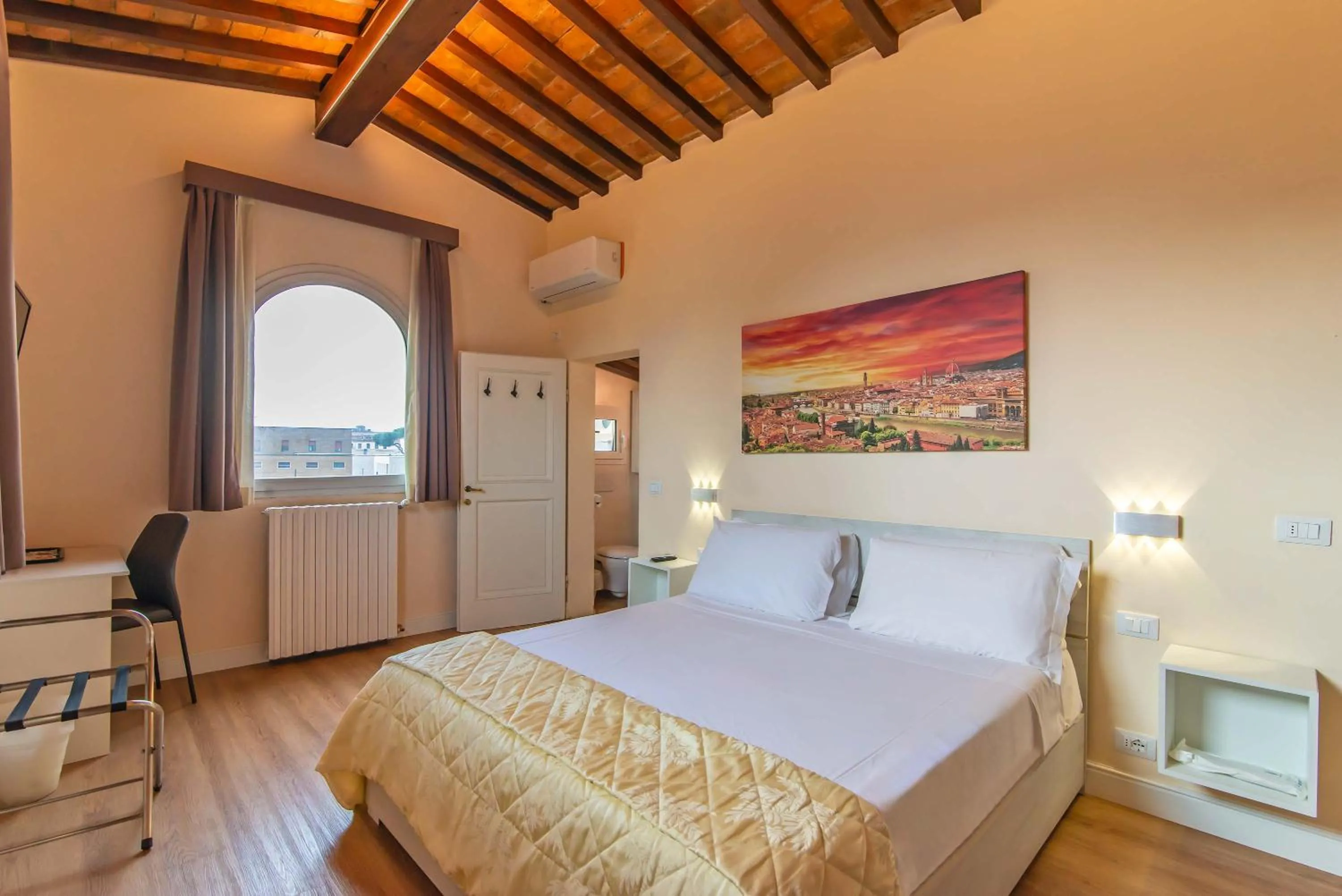 Photo of the whole room, Bed in Marco's Way