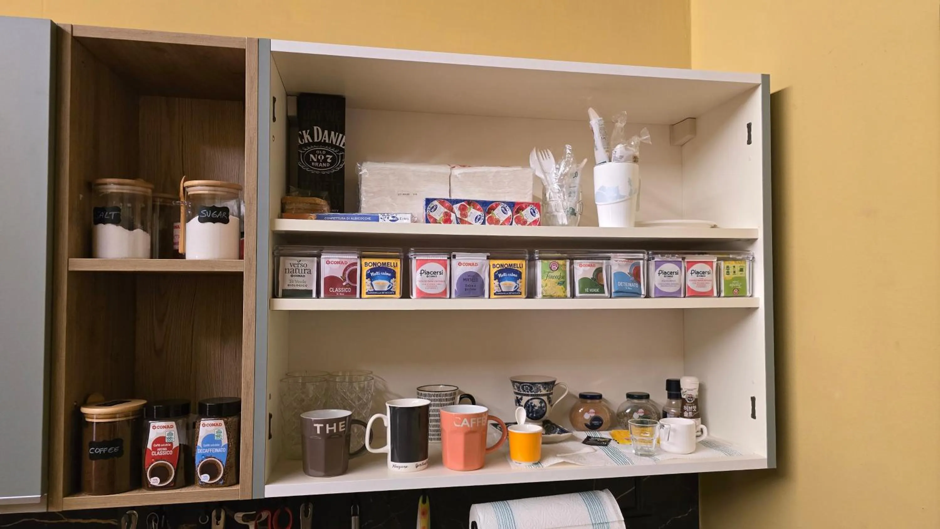 Coffee/tea facilities in Marco's Way